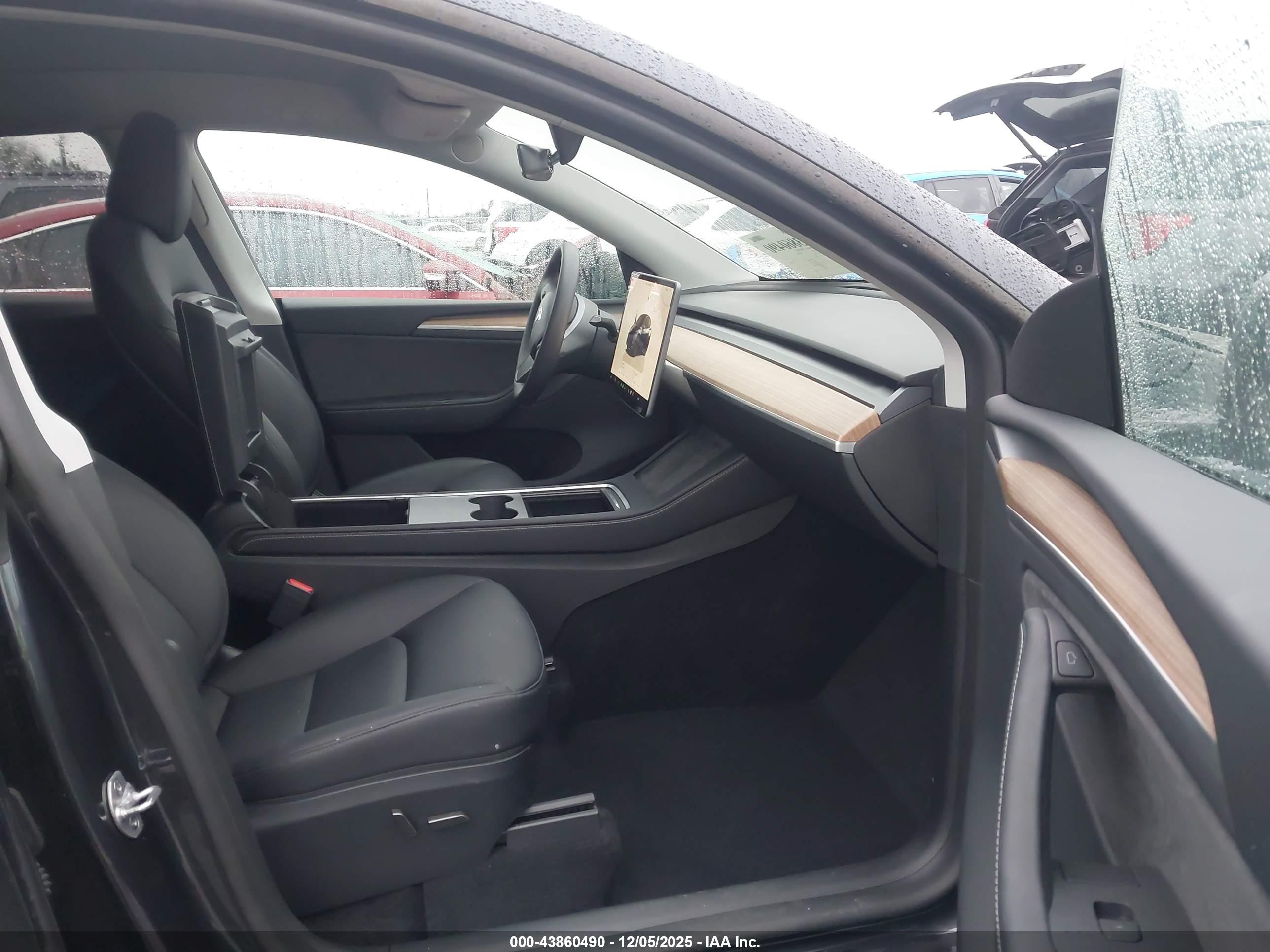 TESLA MODEL image 5