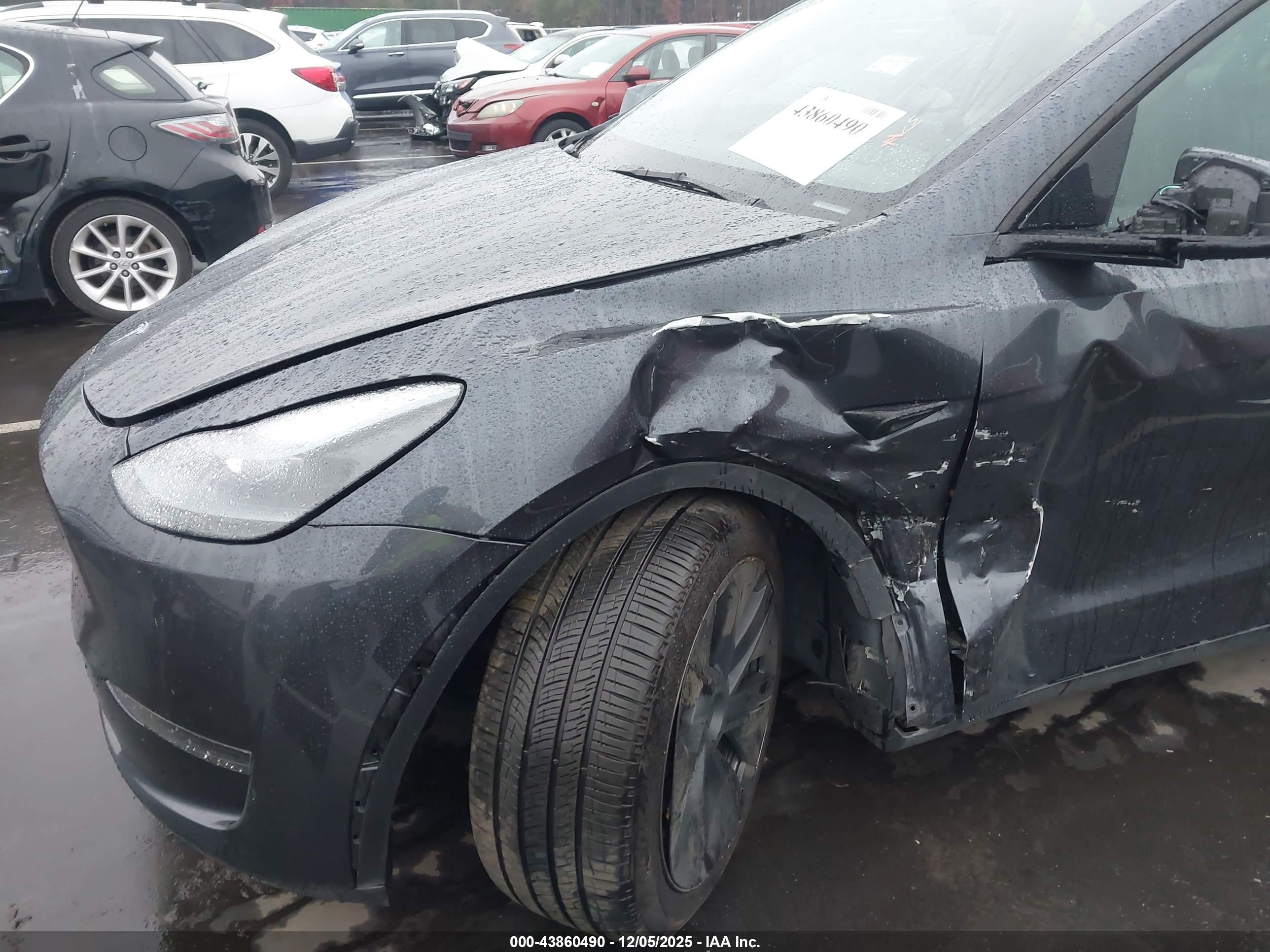 TESLA MODEL image 6