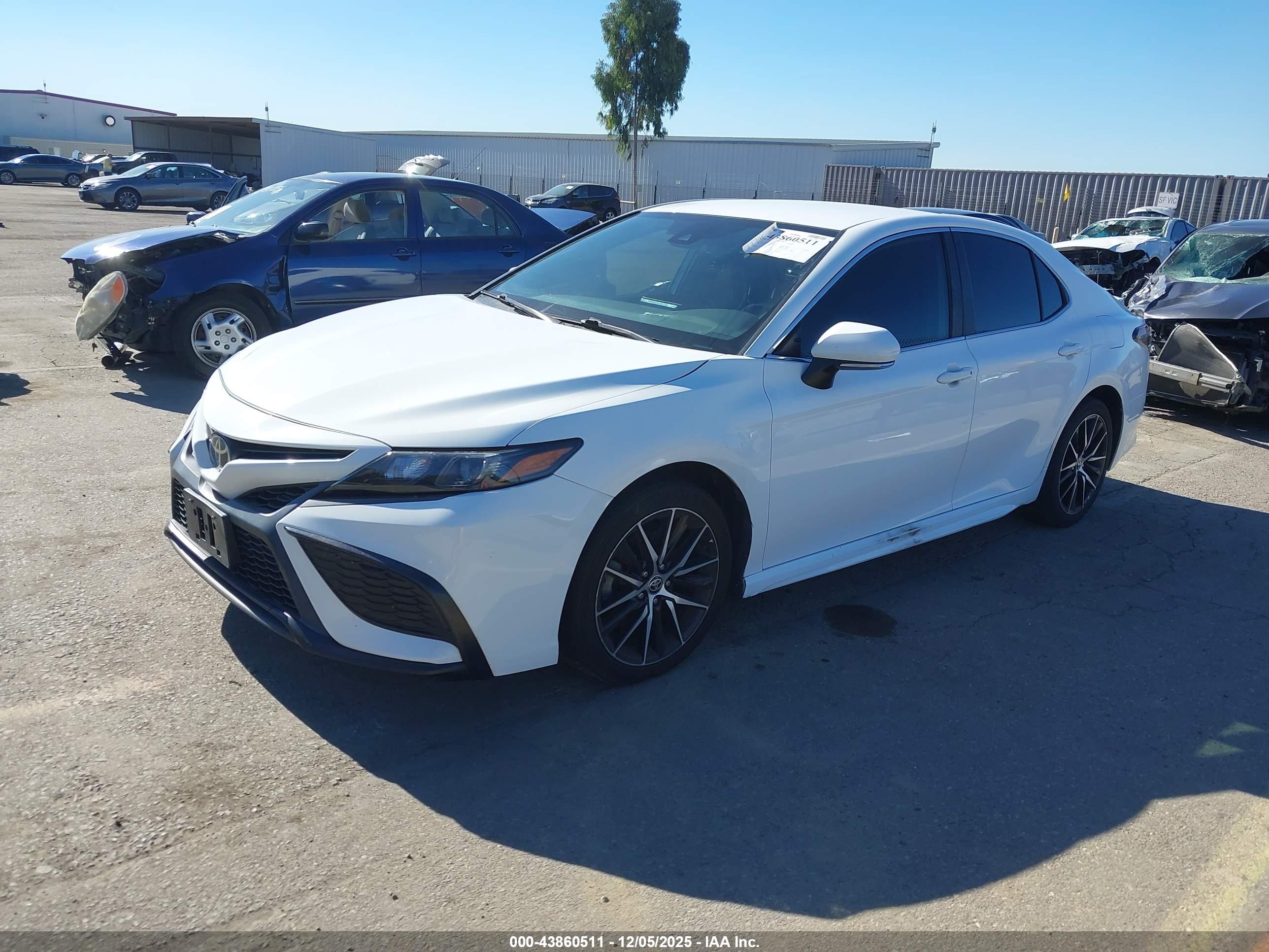 TOYOTA CAMRY image 2