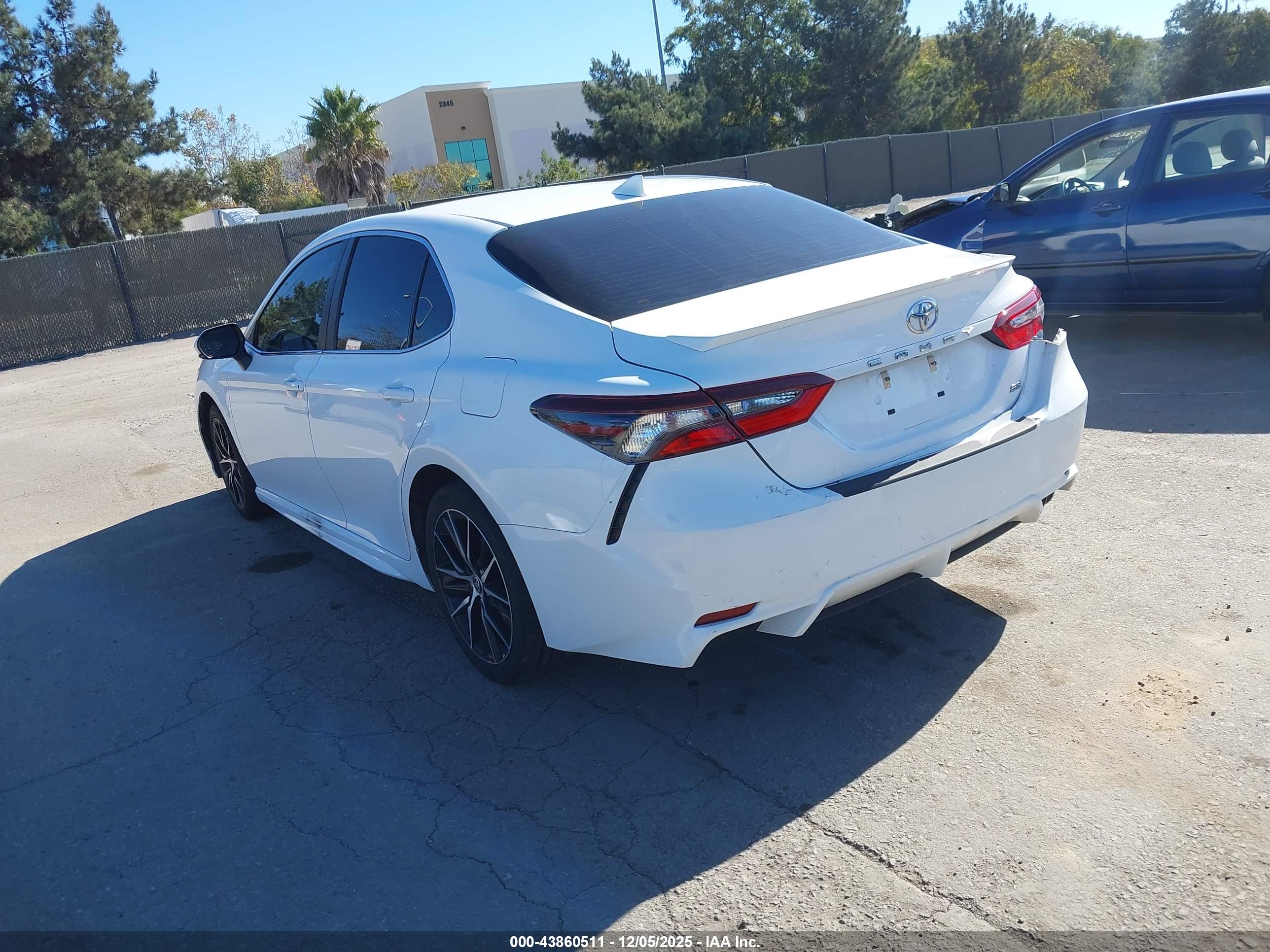 TOYOTA CAMRY image 3