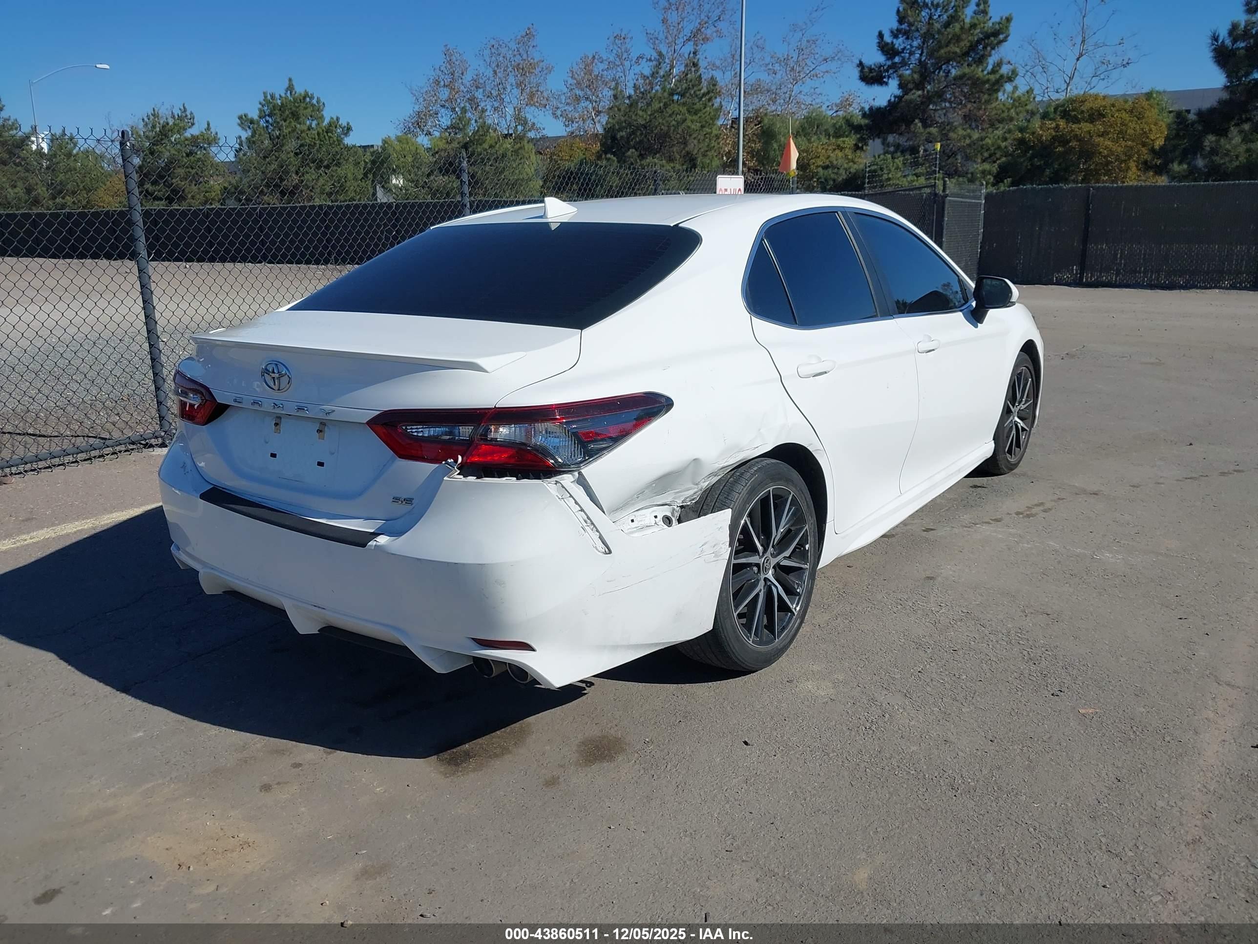 TOYOTA CAMRY image 4