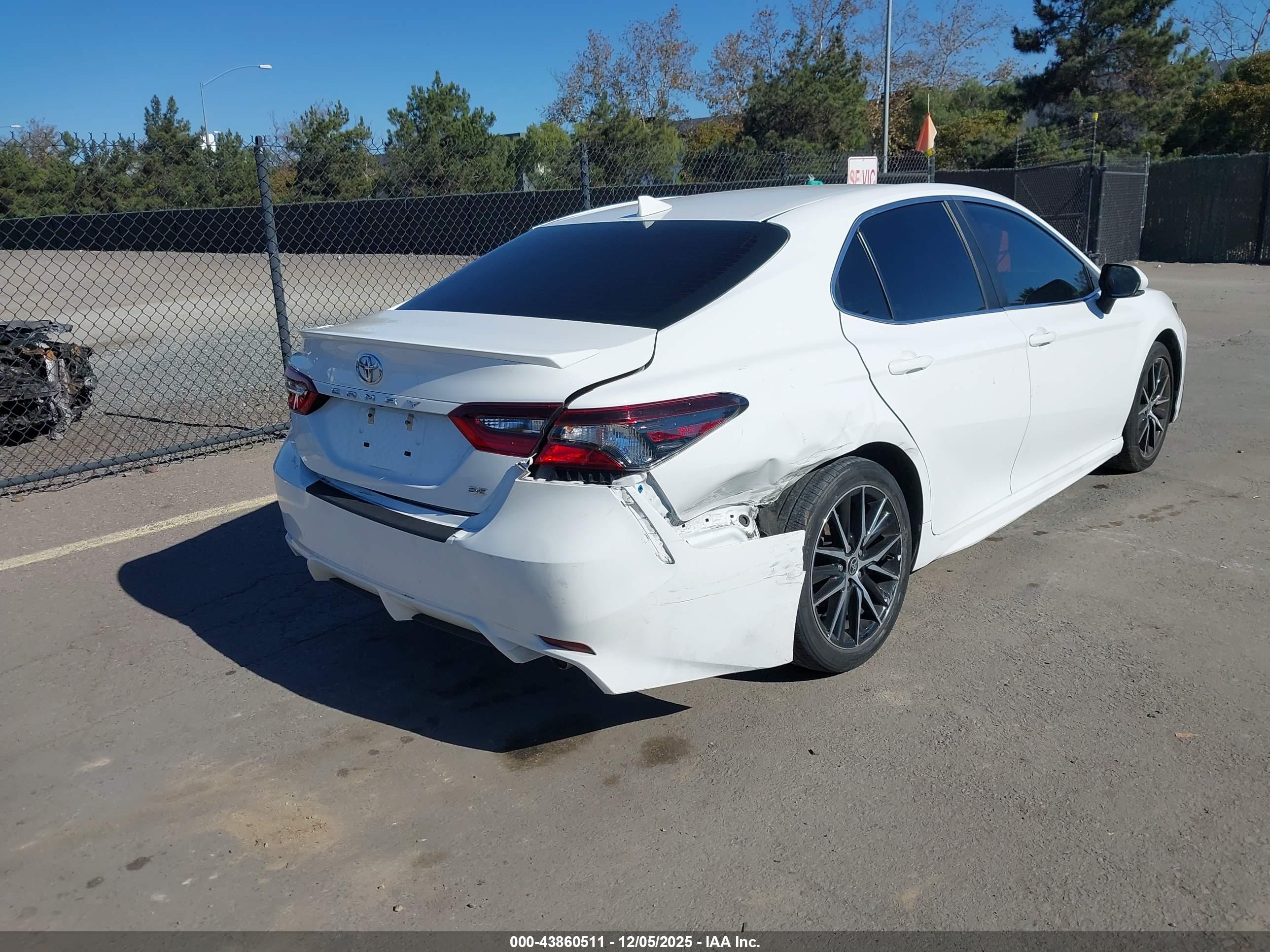 TOYOTA CAMRY image 6