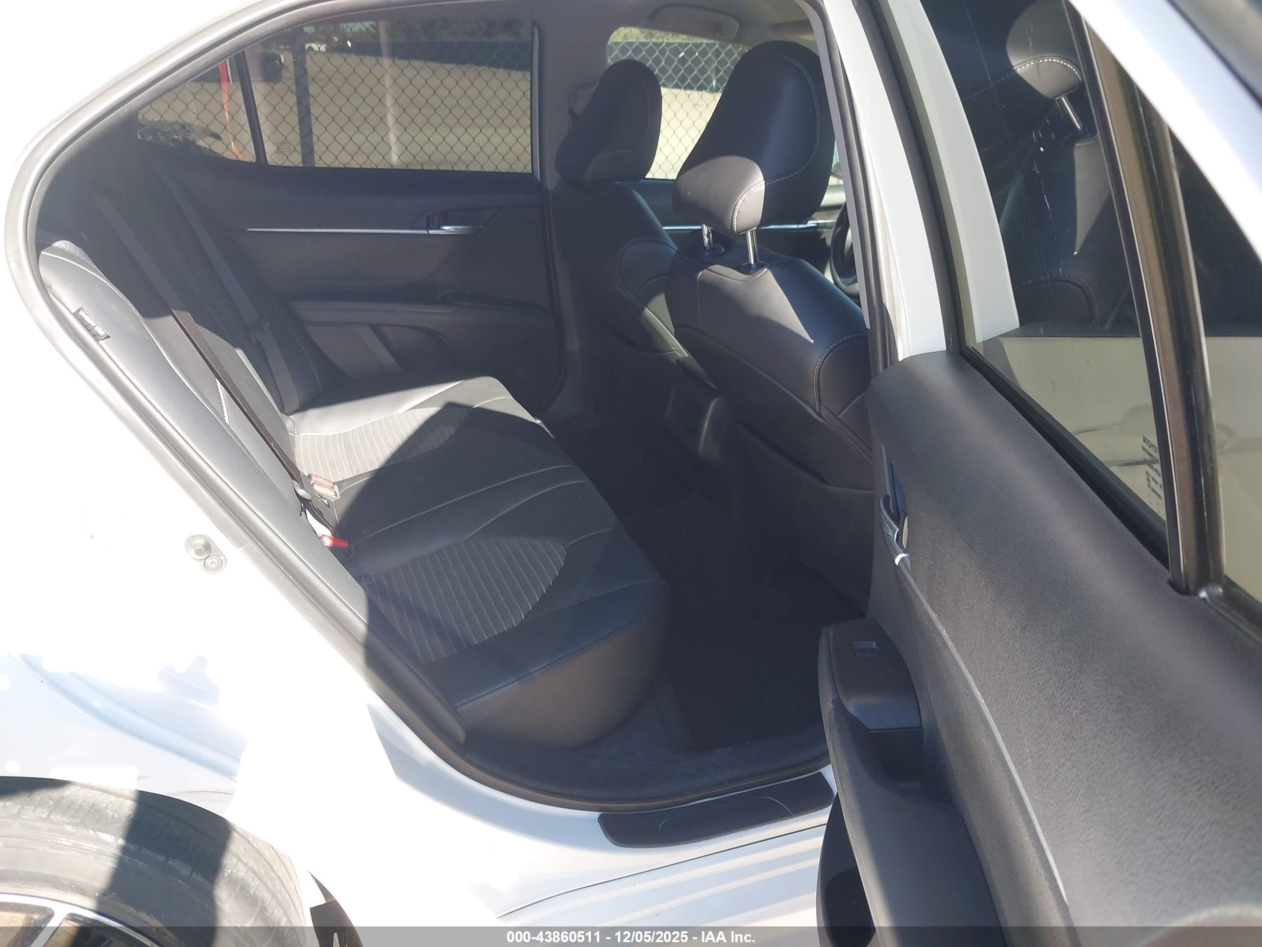 TOYOTA CAMRY image 8