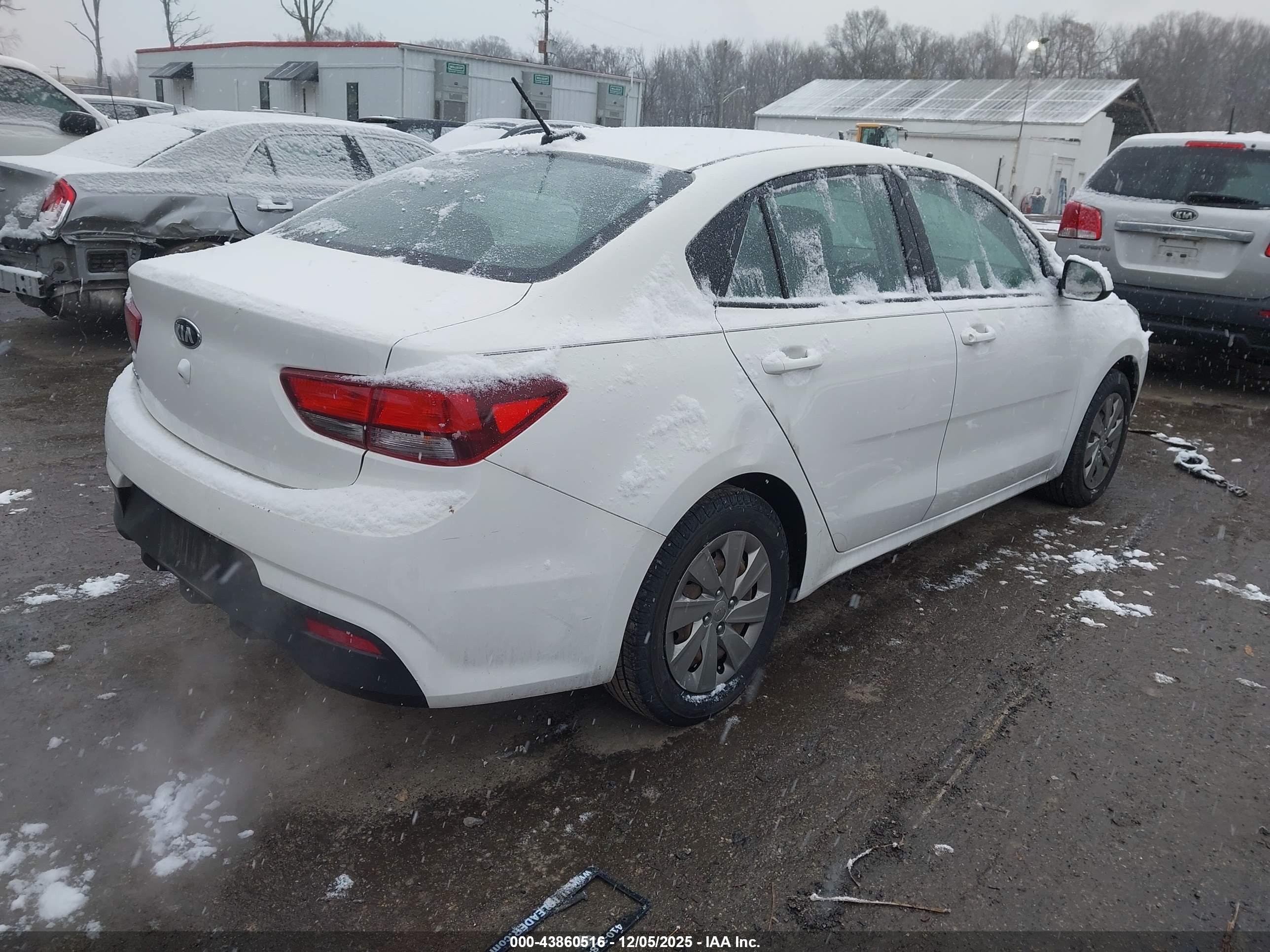 KIA RIO image 4