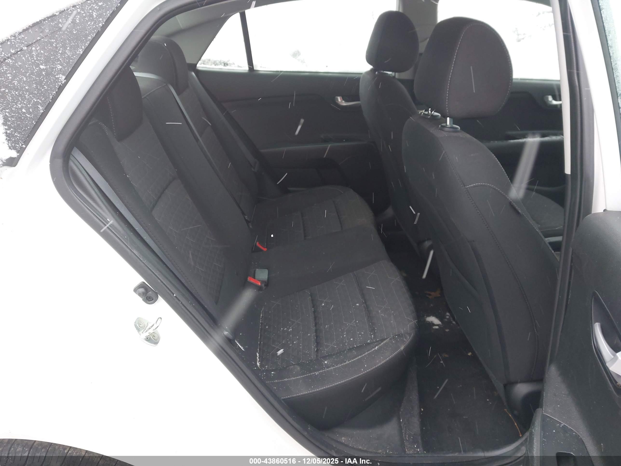 KIA RIO image 8
