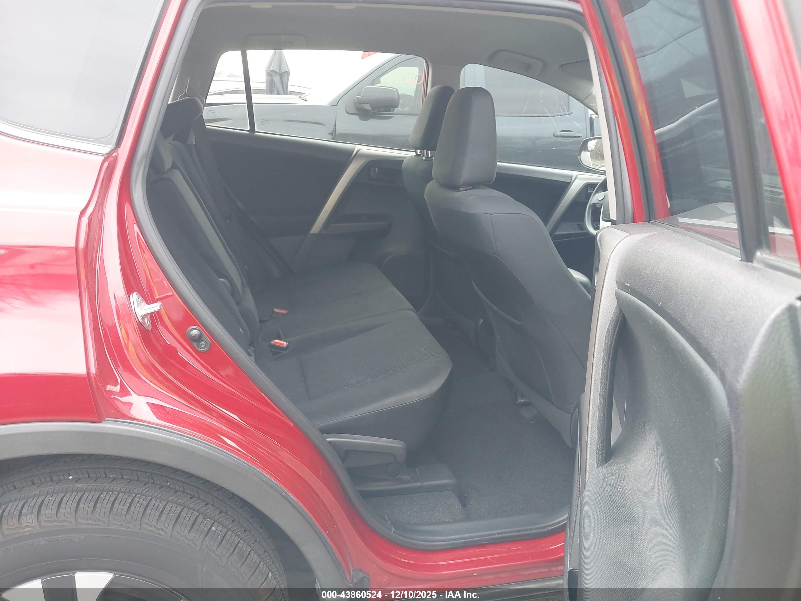 TOYOTA RAV4 image 8