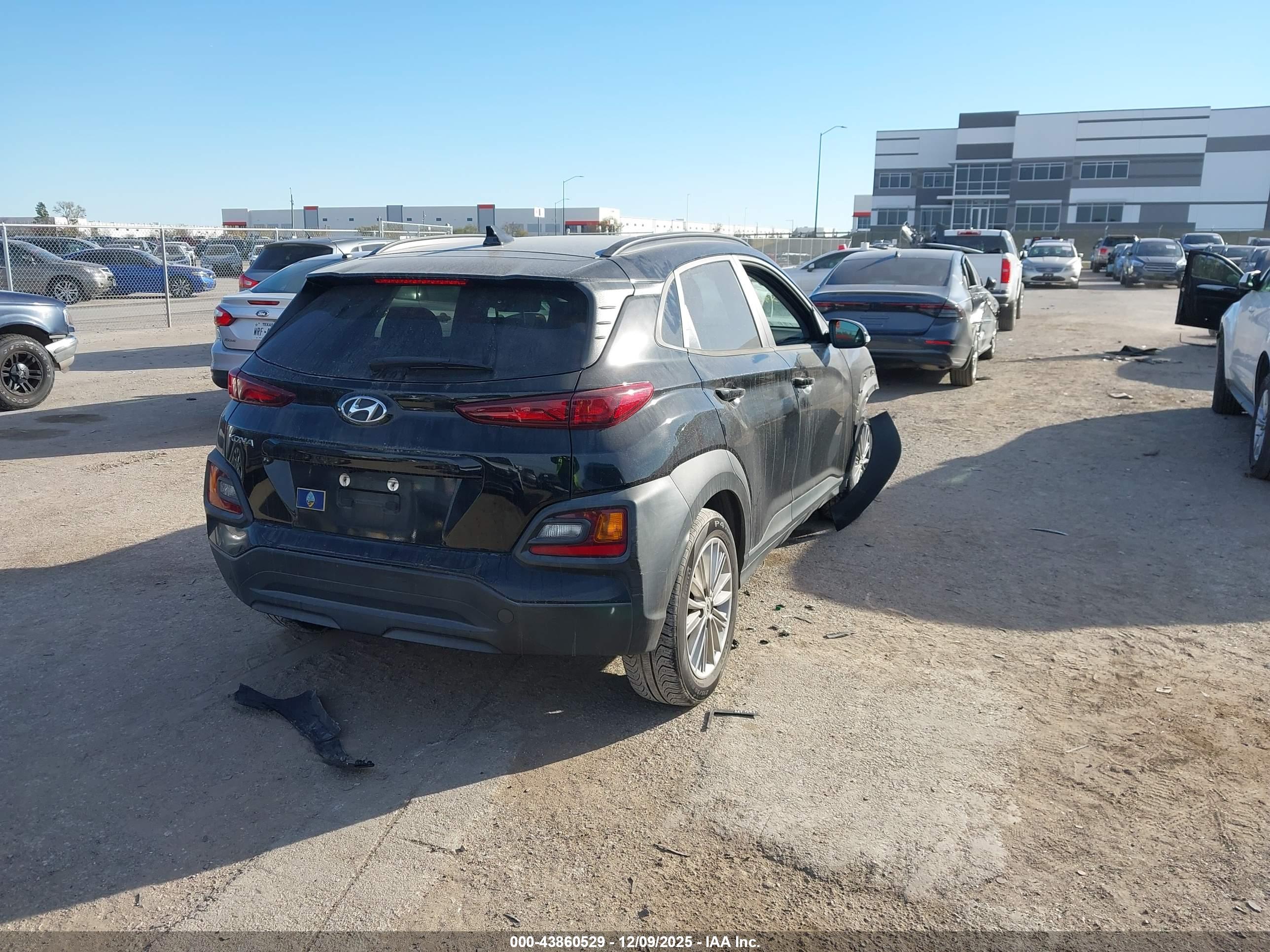 HYUNDAI KONA image 4