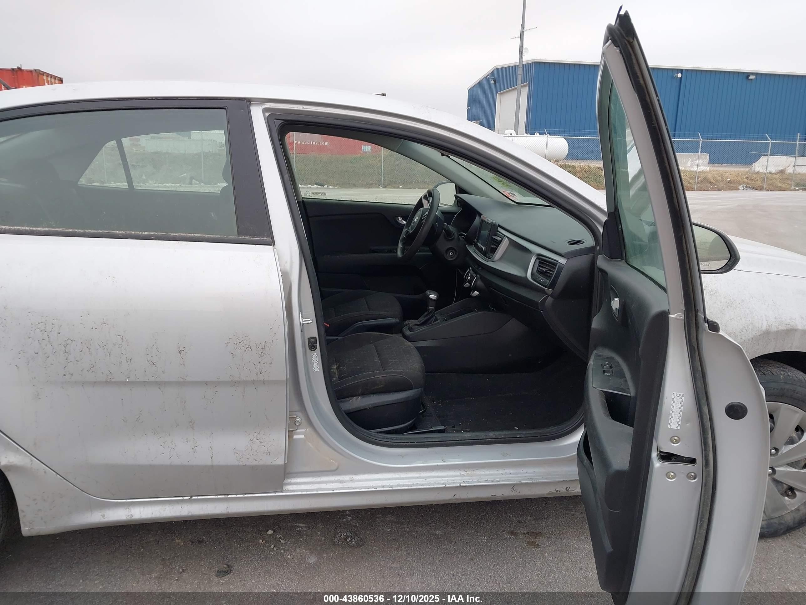 KIA RIO image 5