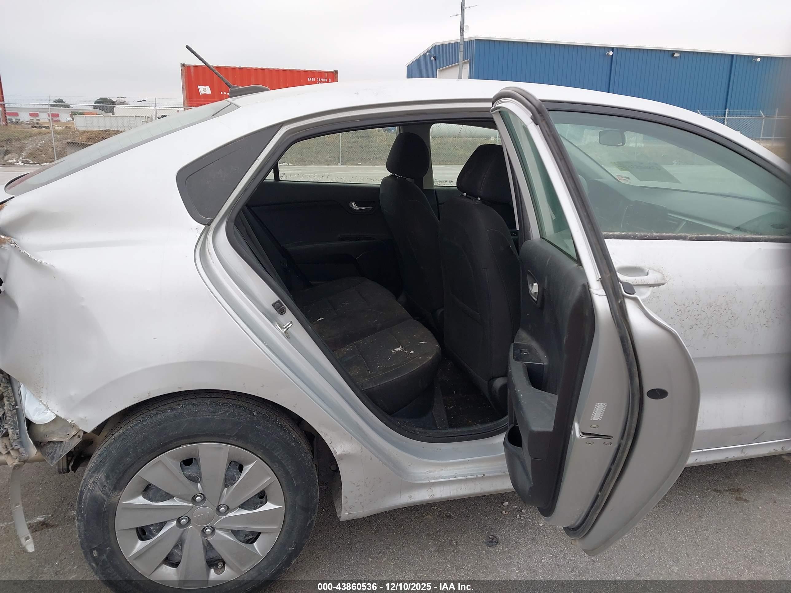 KIA RIO image 8