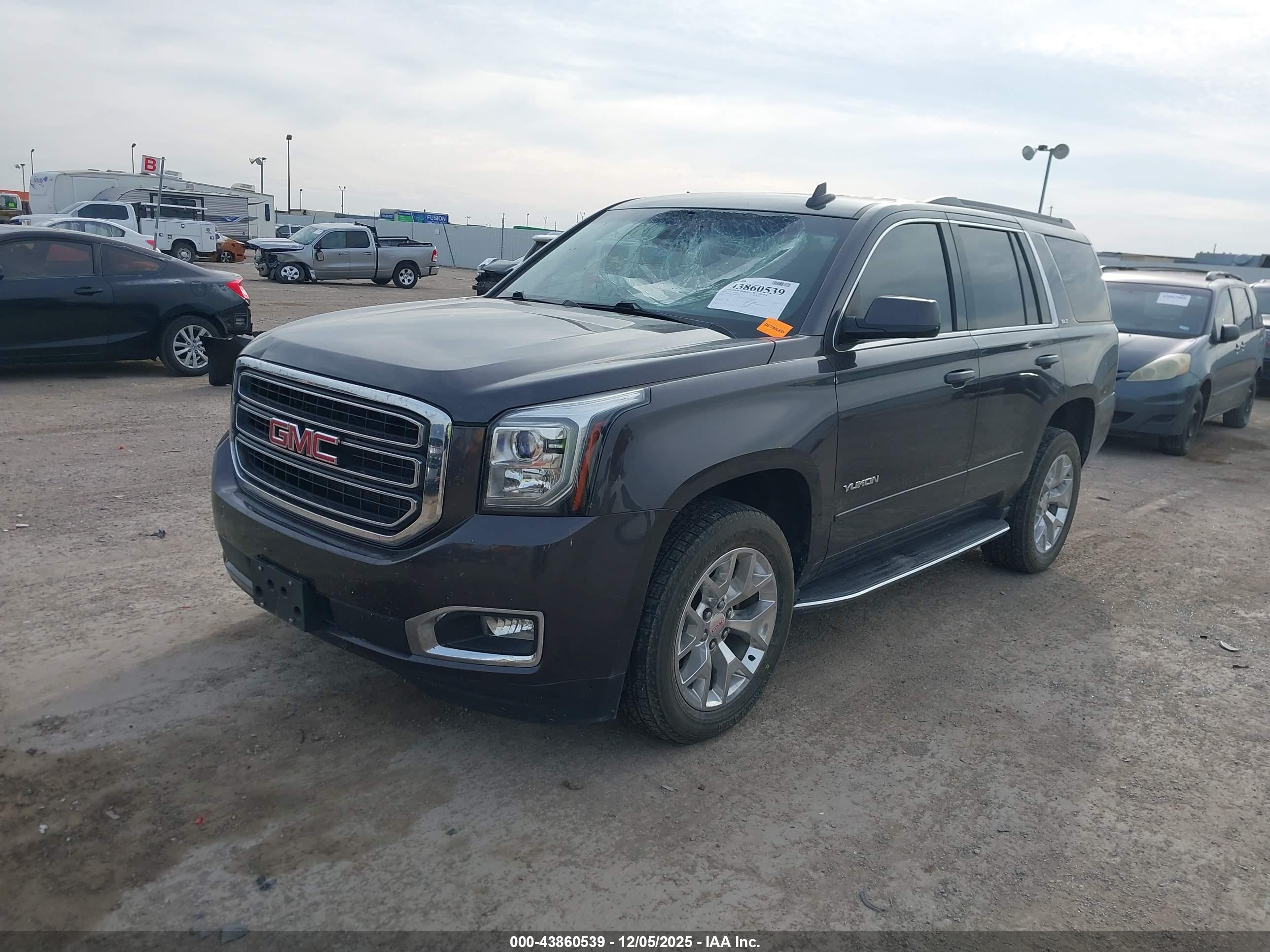 GMC YUKON image 2