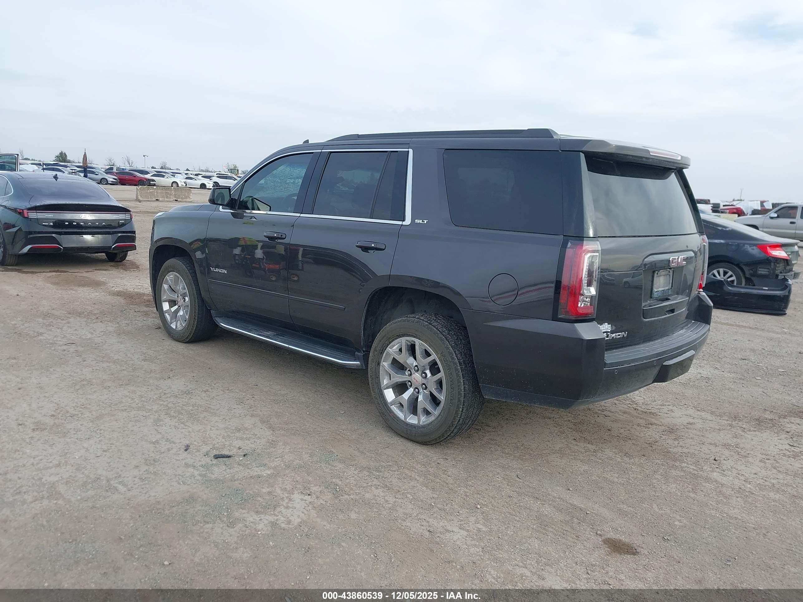 GMC YUKON image 3