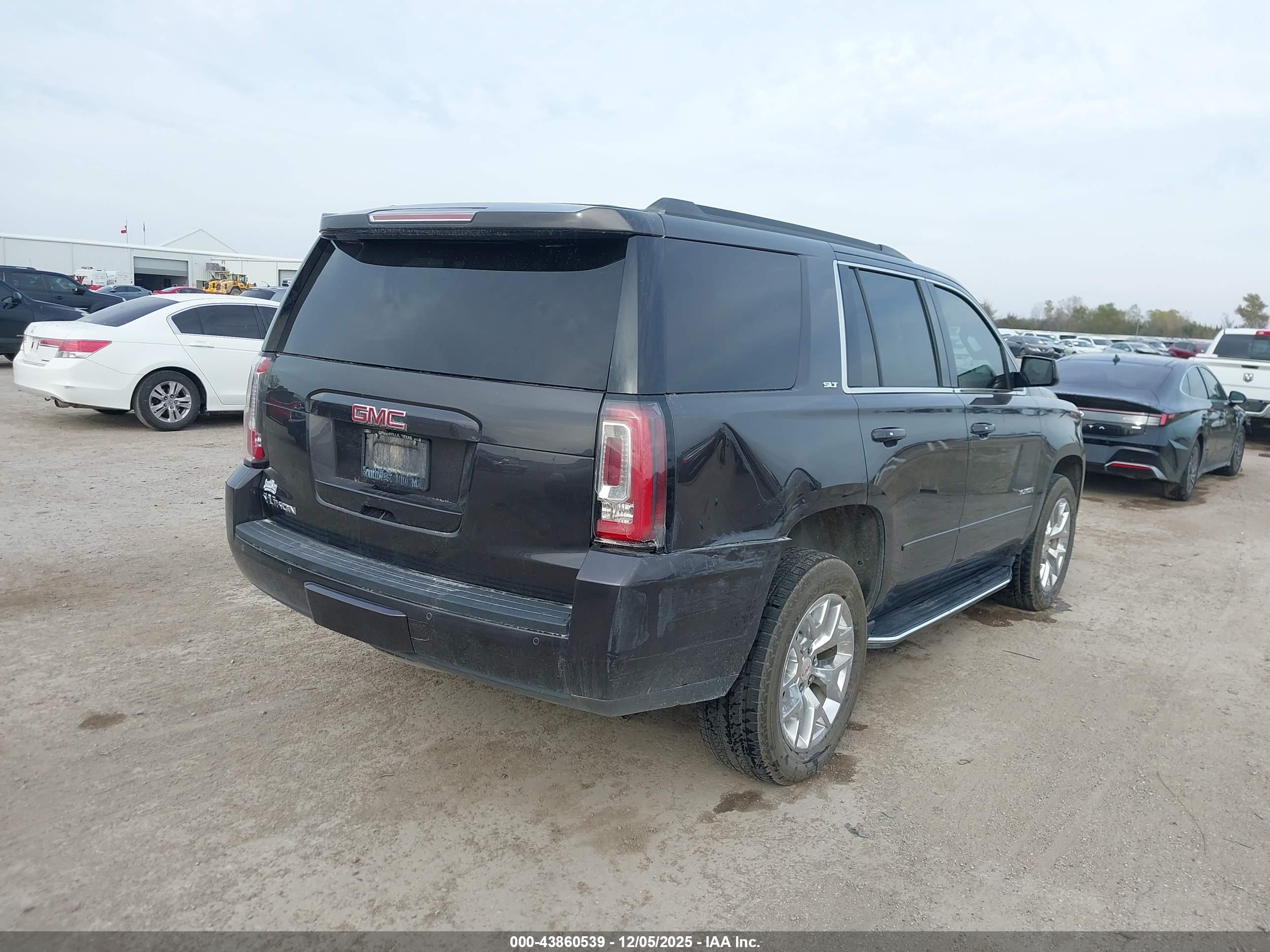 GMC YUKON image 4