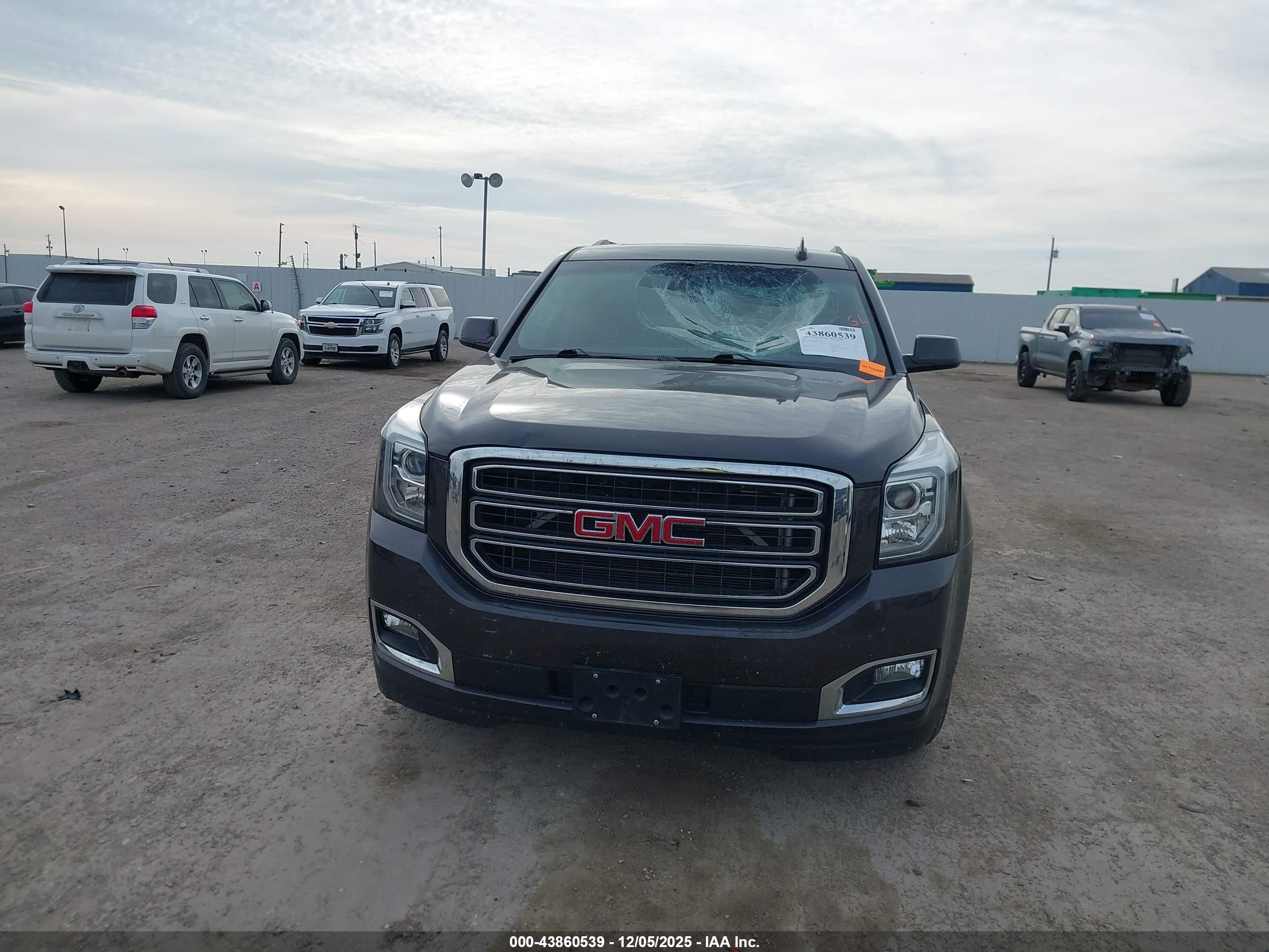 GMC YUKON image 6
