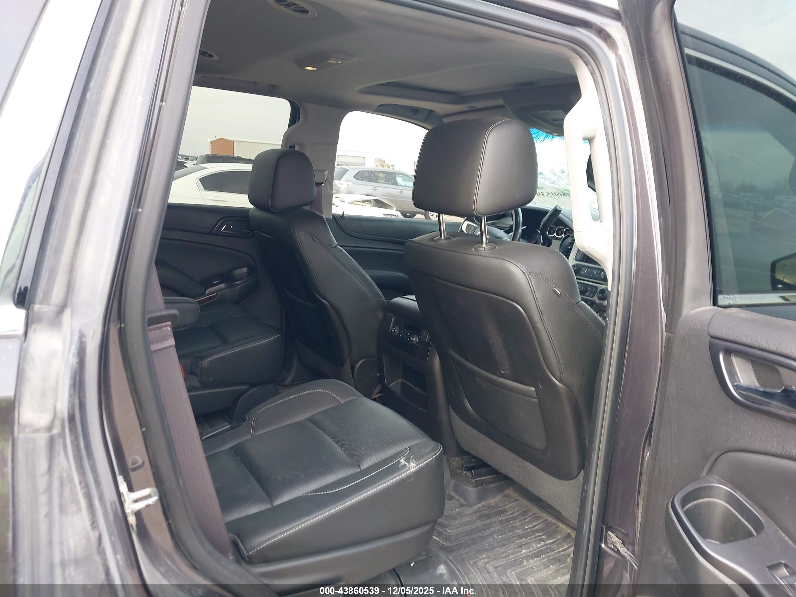 GMC YUKON image 8