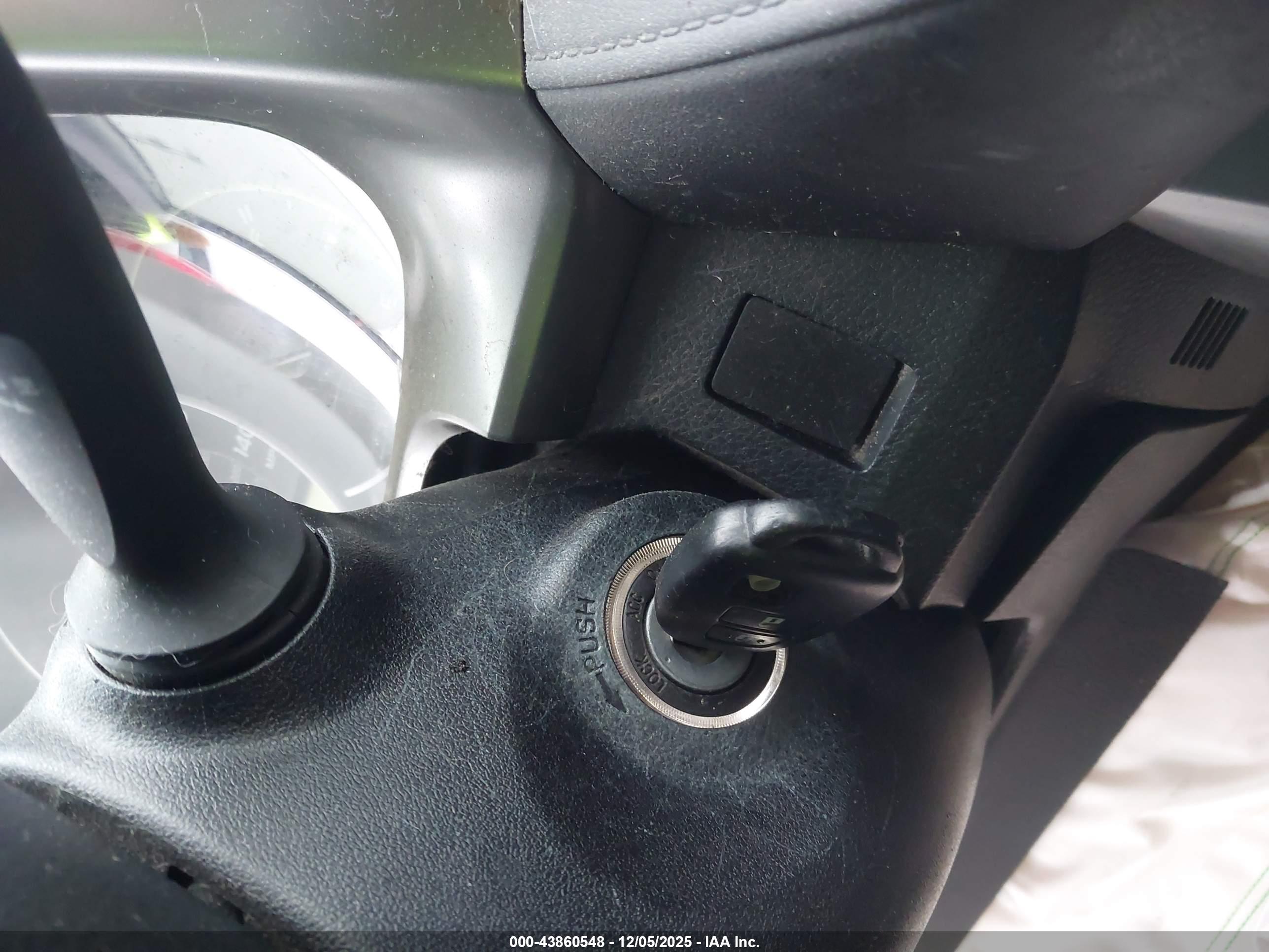 TOYOTA RAV4 image 11