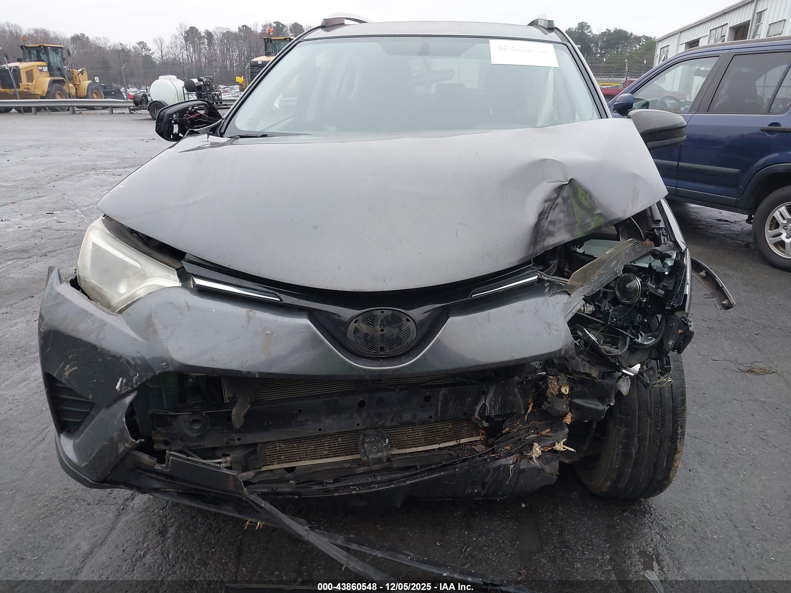 TOYOTA RAV4 image 6