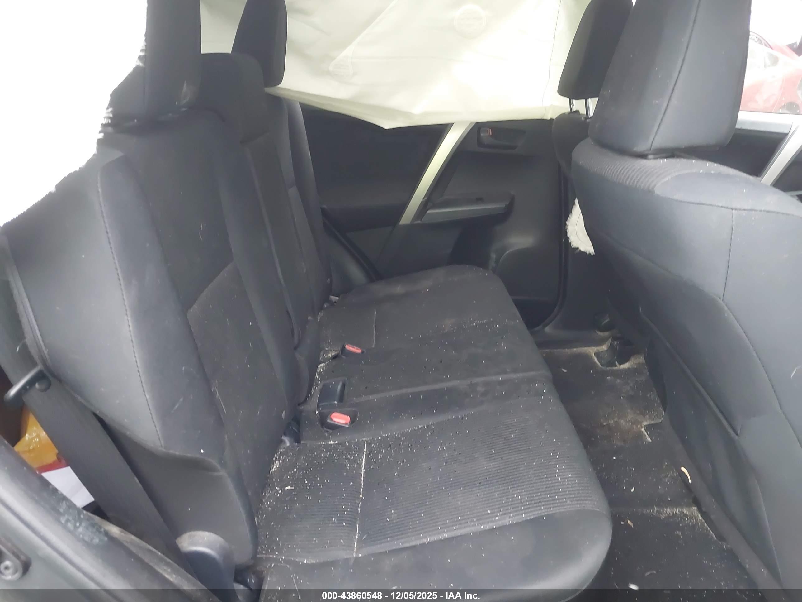 TOYOTA RAV4 image 8