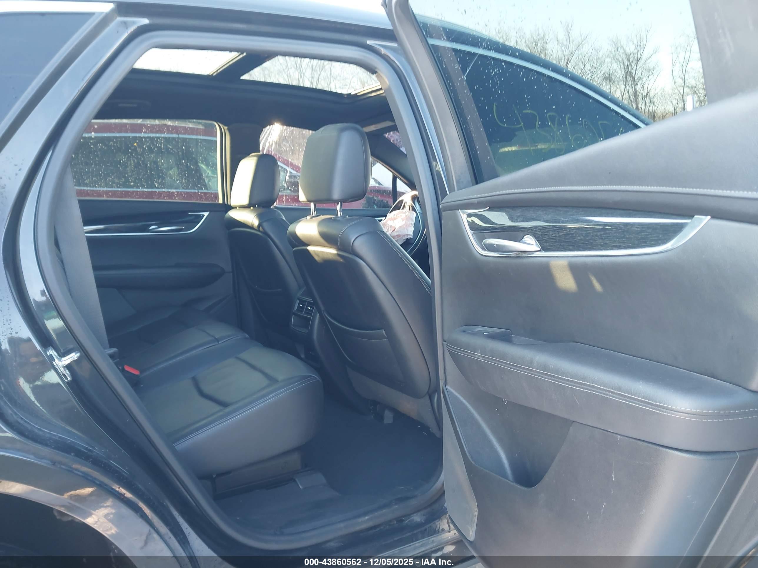 CADILLAC XT5 image 8