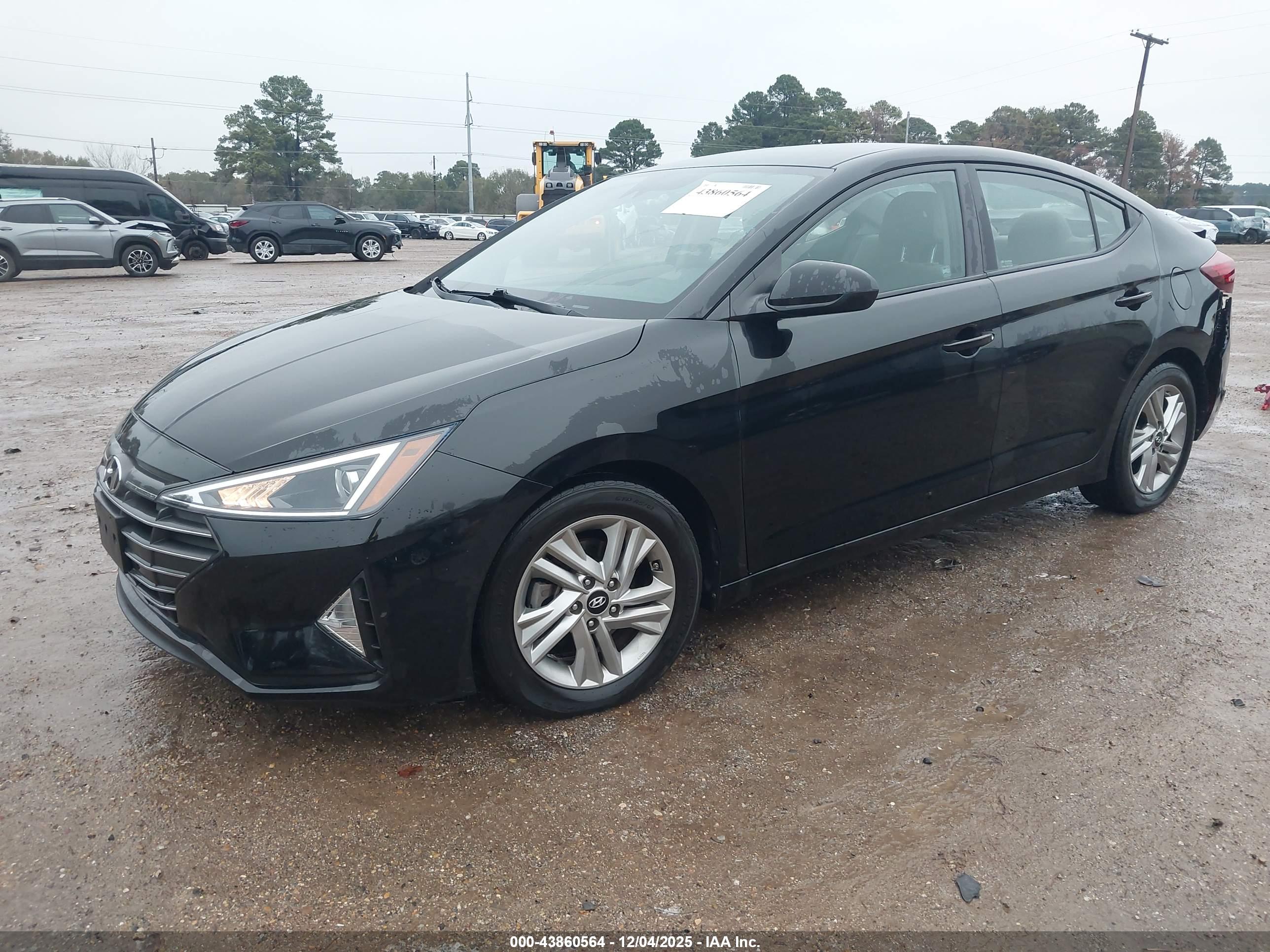 HYUNDAI ELANTRA image 2