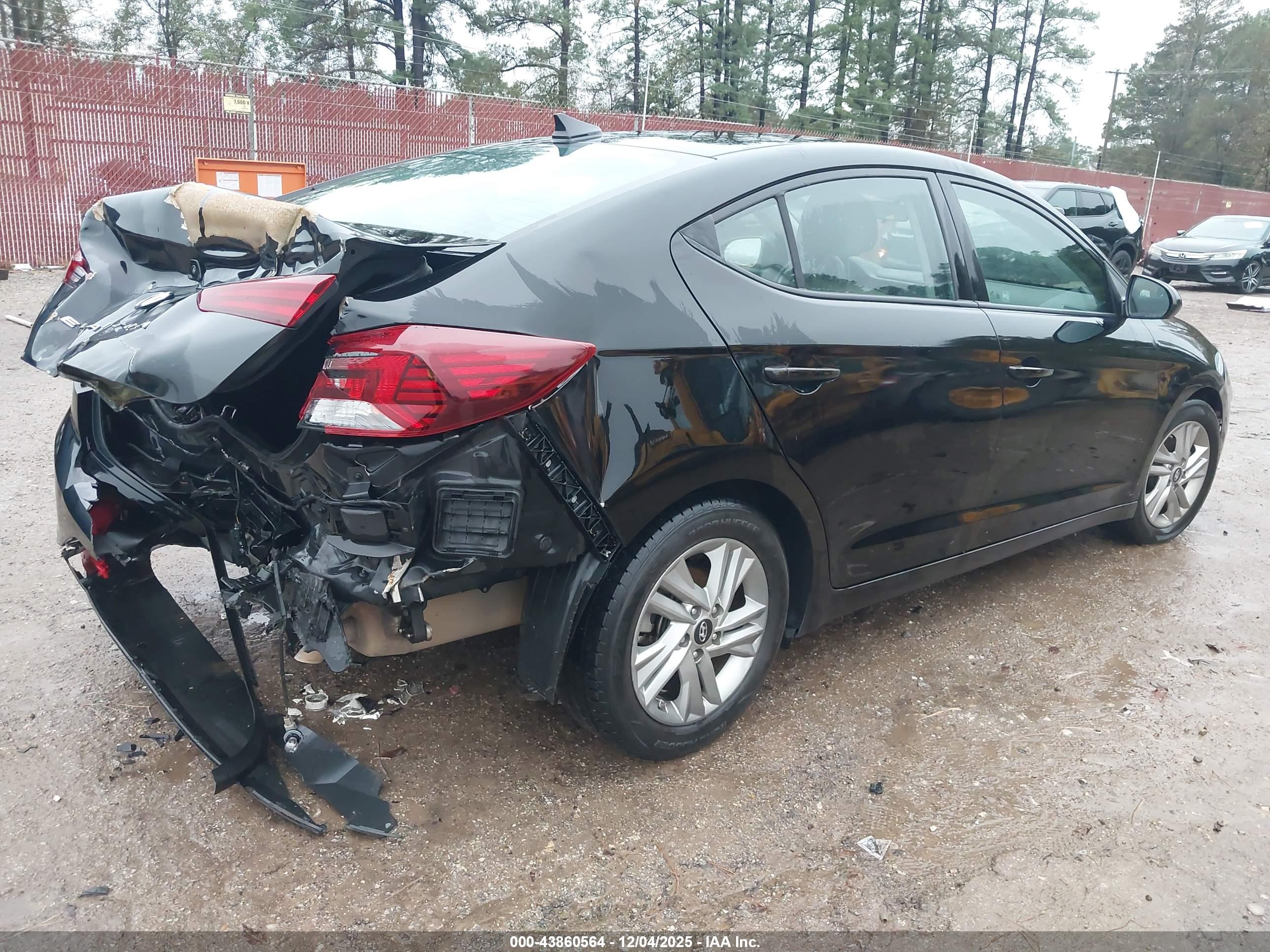 HYUNDAI ELANTRA image 4