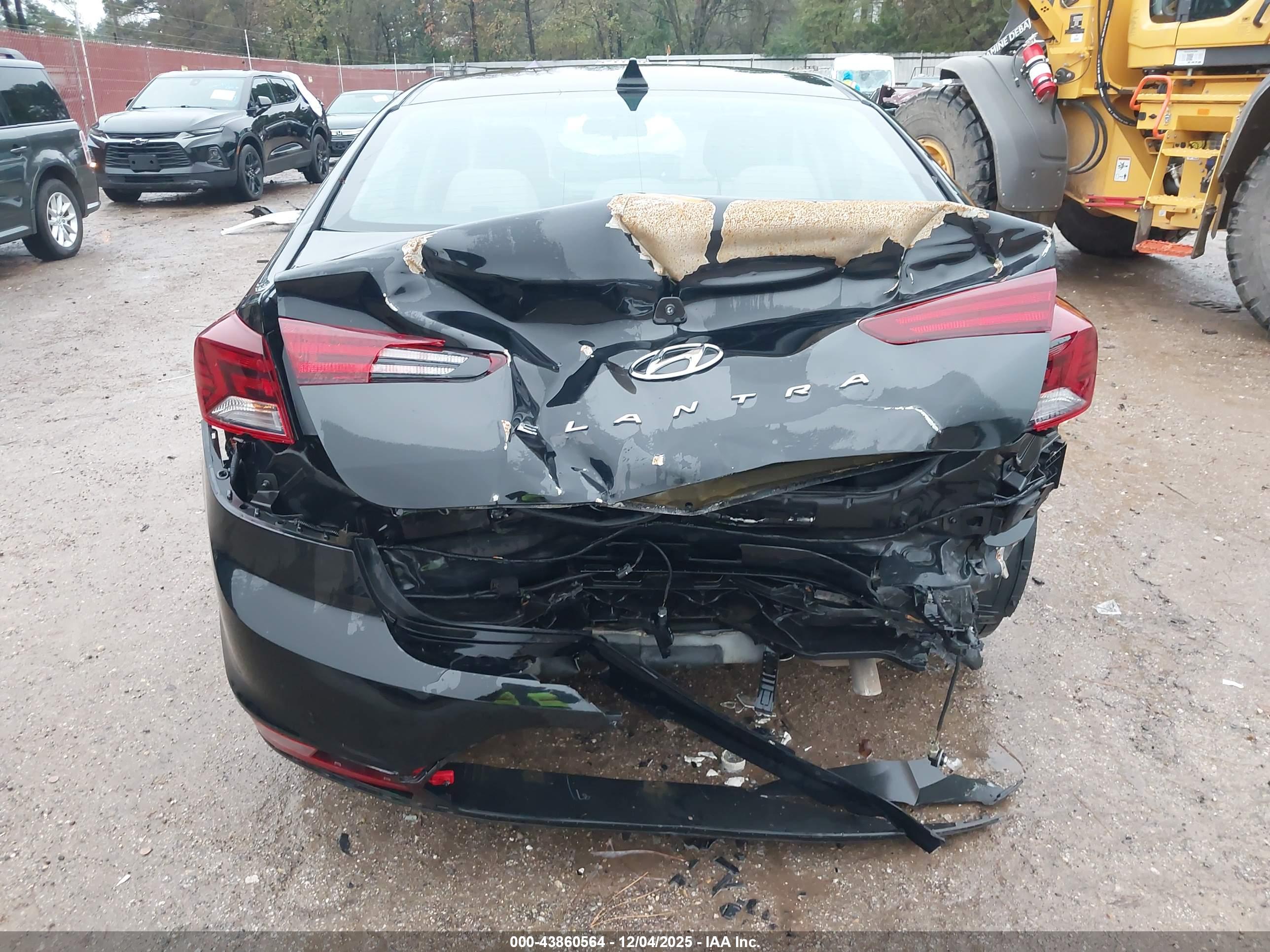 HYUNDAI ELANTRA image 6