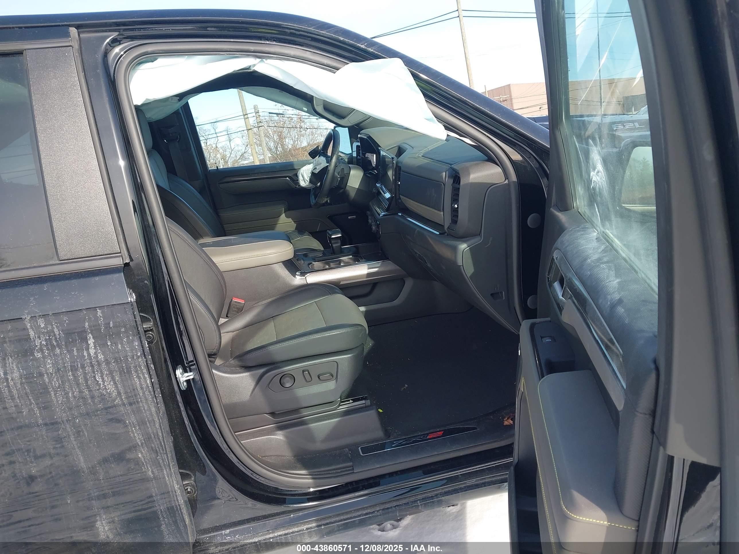 CHEVROLET SILVERADO image 5