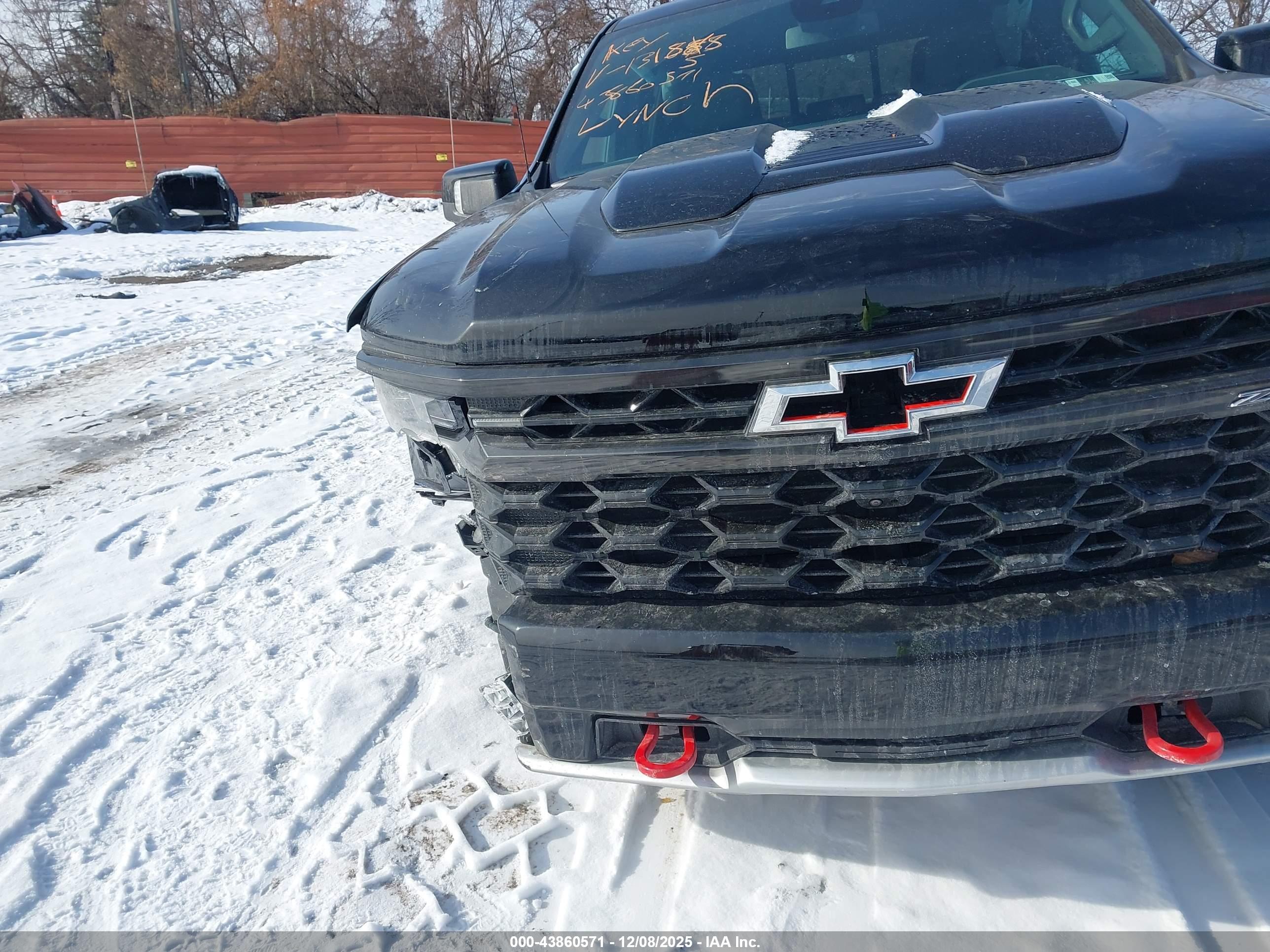 CHEVROLET SILVERADO image 6