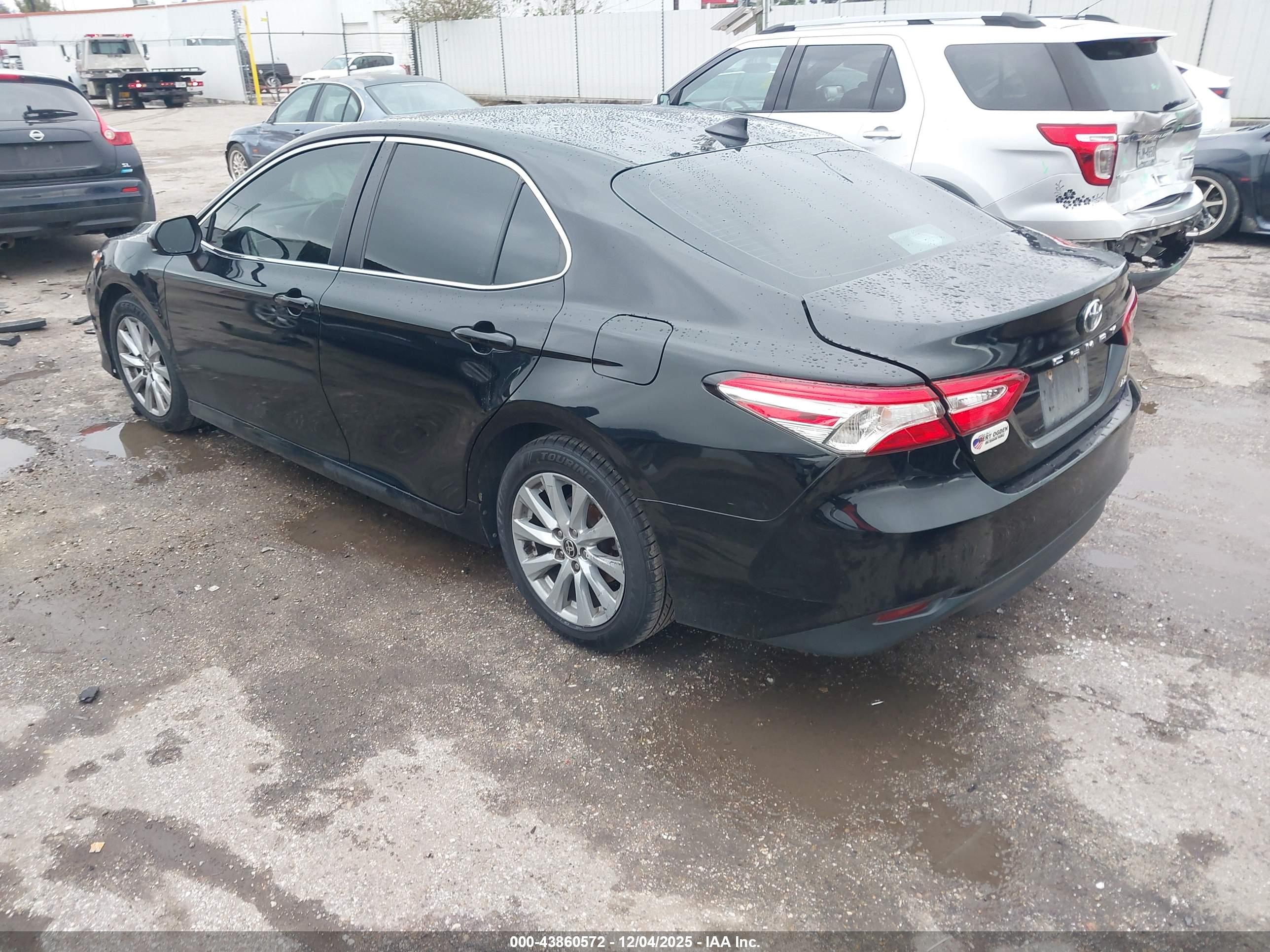 TOYOTA CAMRY image 3