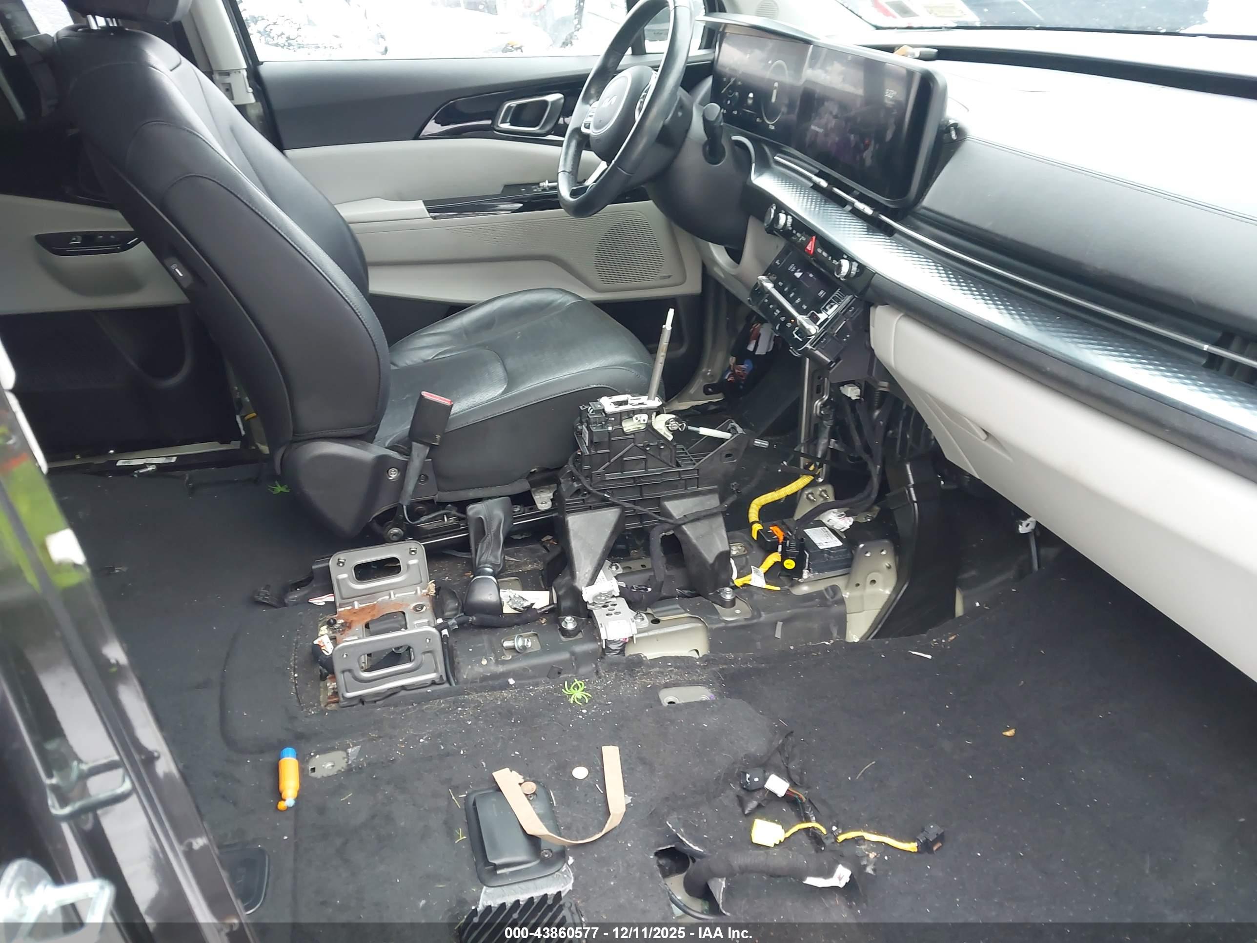 KIA CARNIVAL image 5