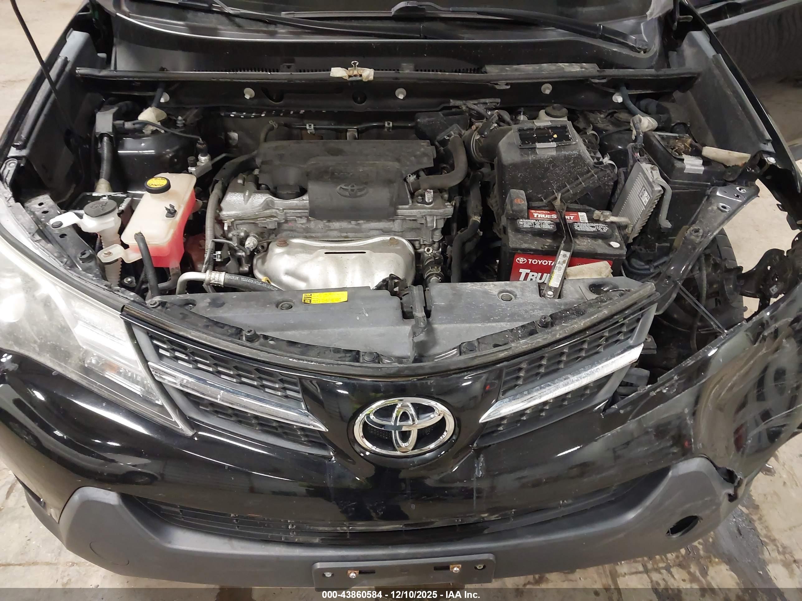 TOYOTA RAV4 image 10