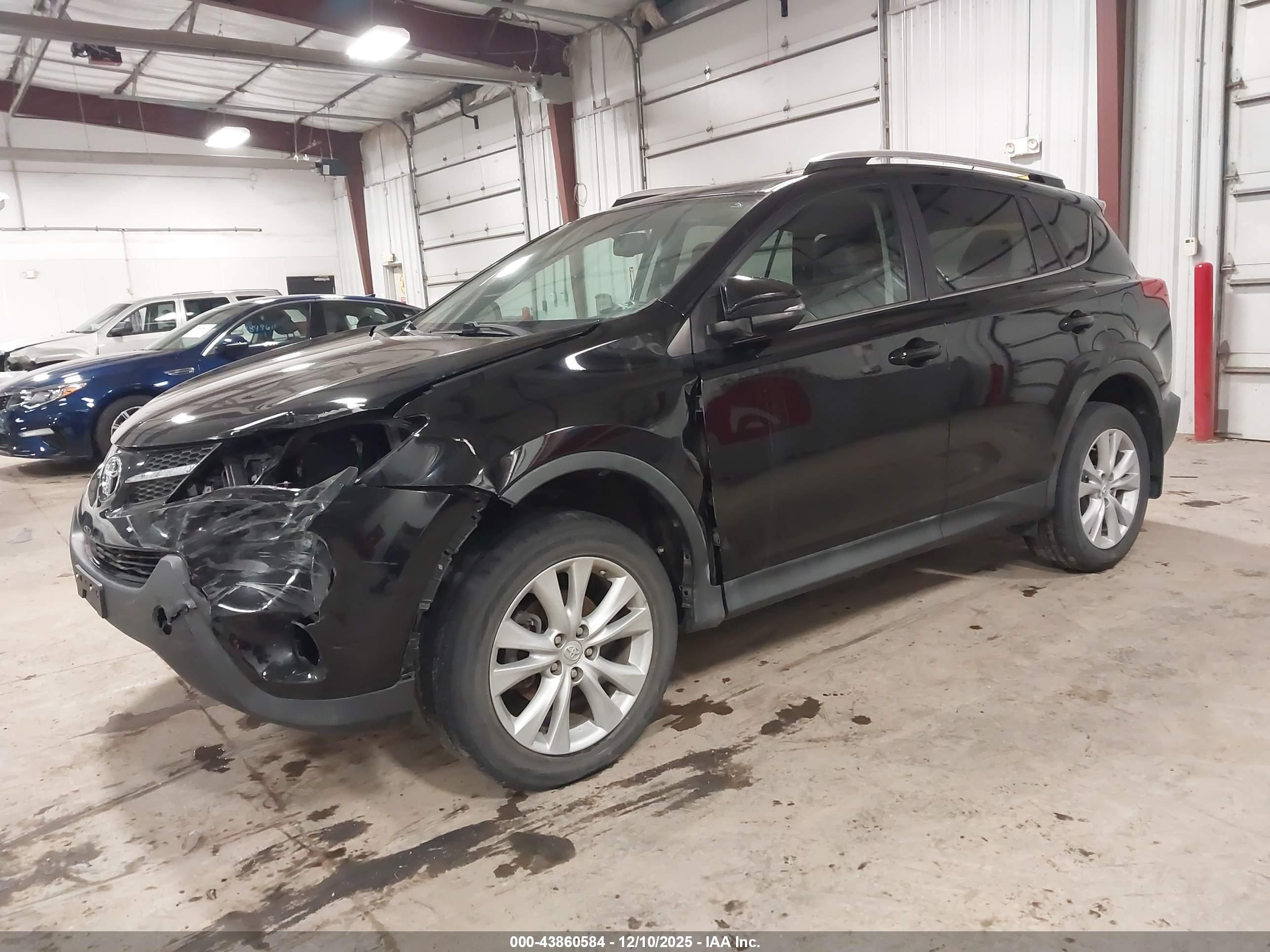 TOYOTA RAV4 image 2