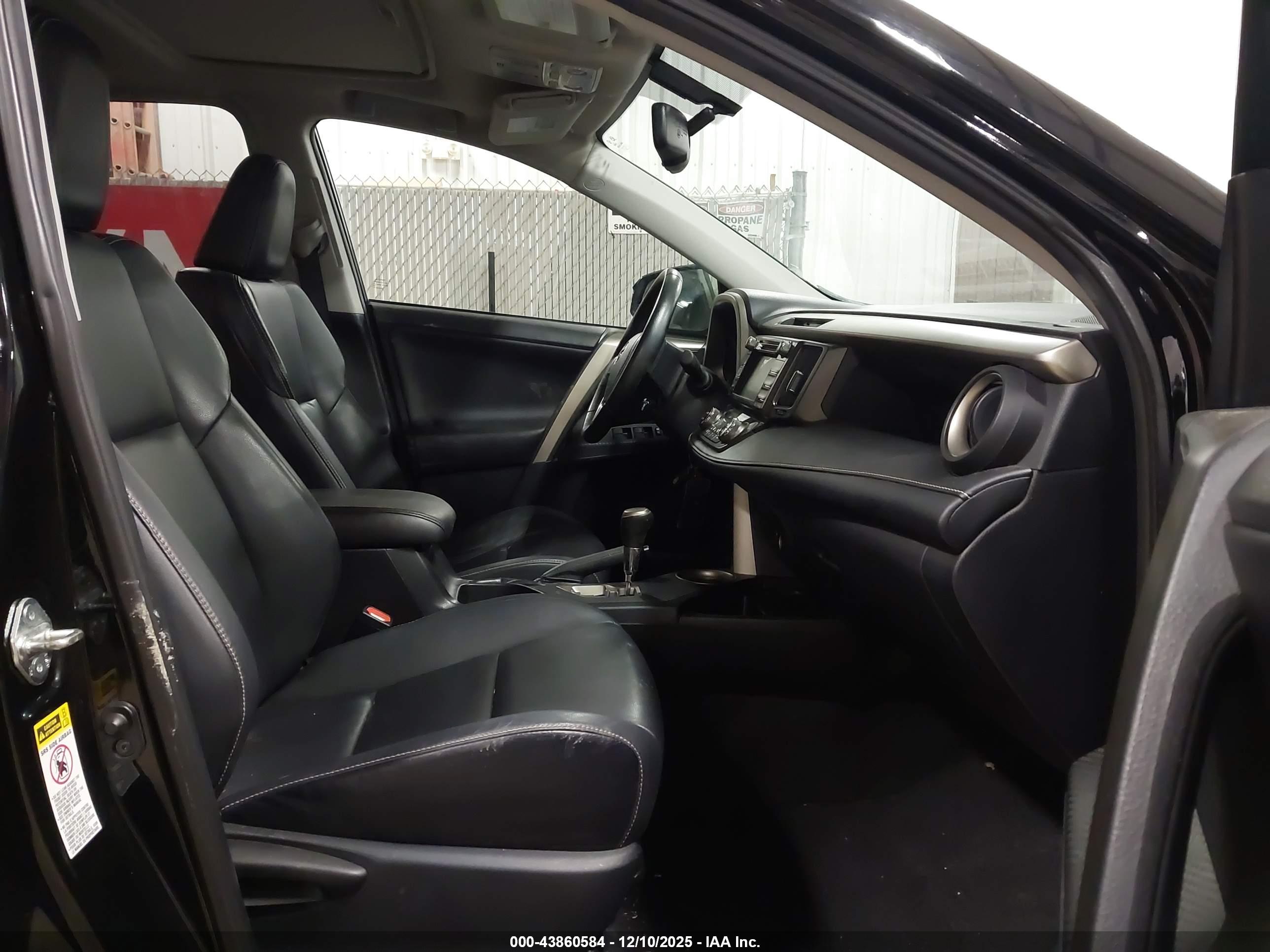 TOYOTA RAV4 image 5