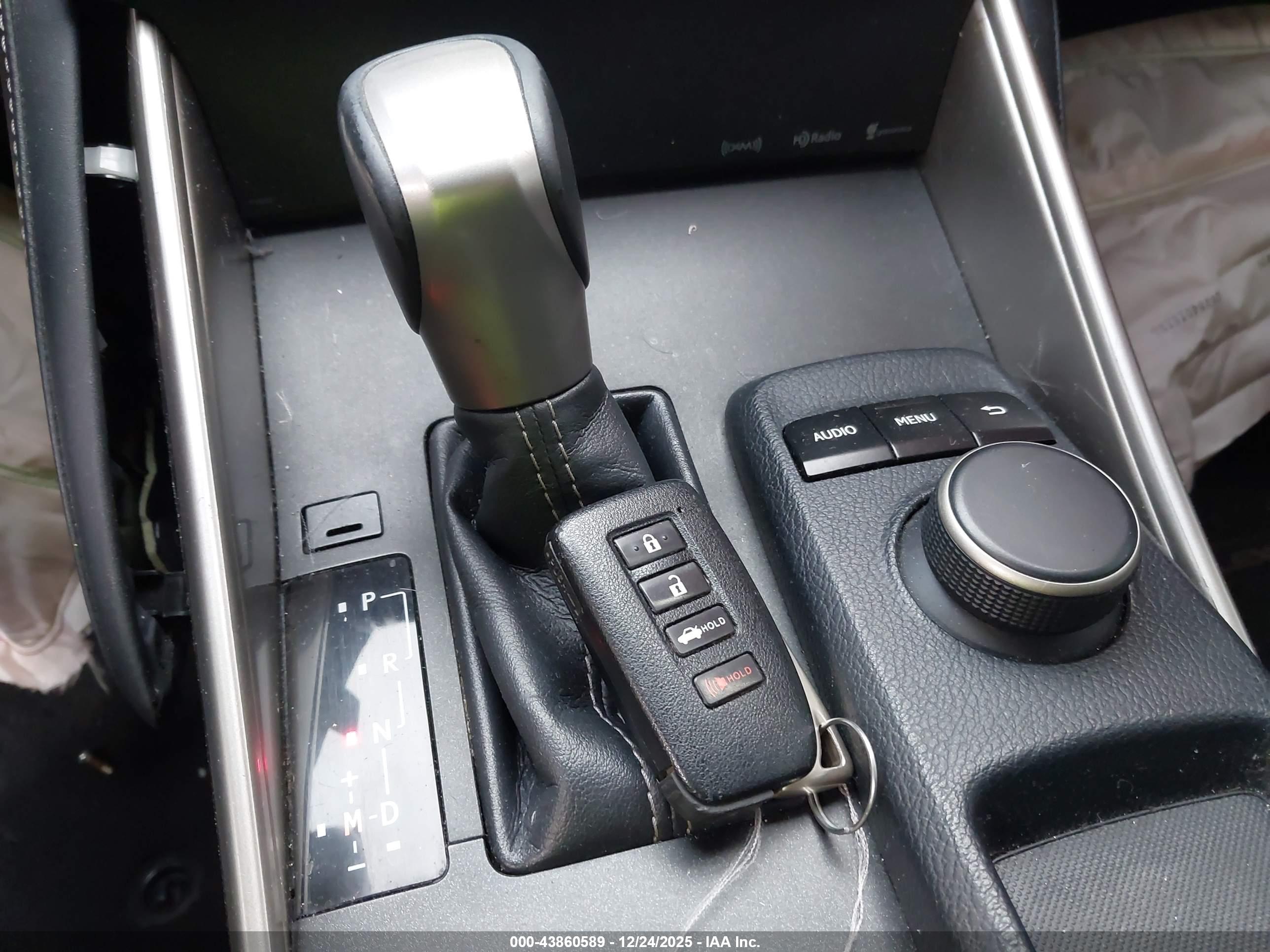 LEXUS IS image 11