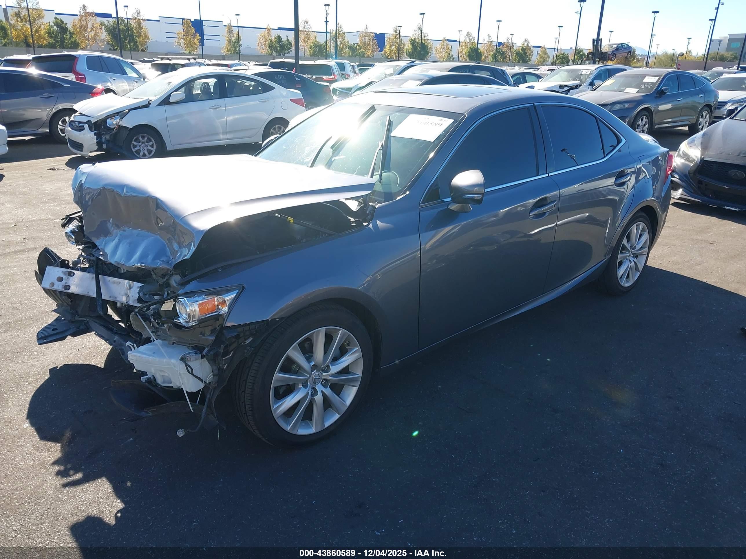 LEXUS IS image 2