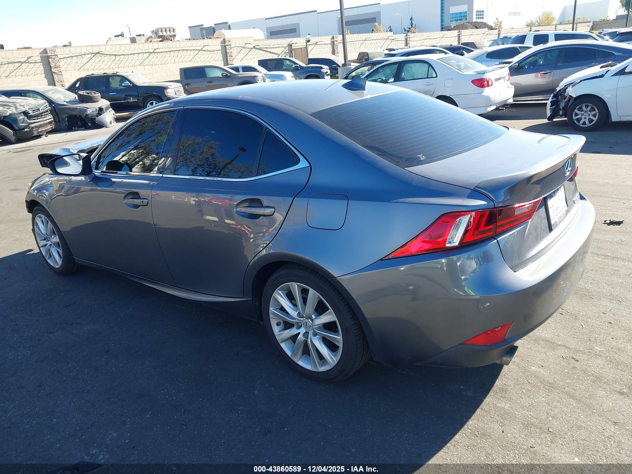 LEXUS IS image 3