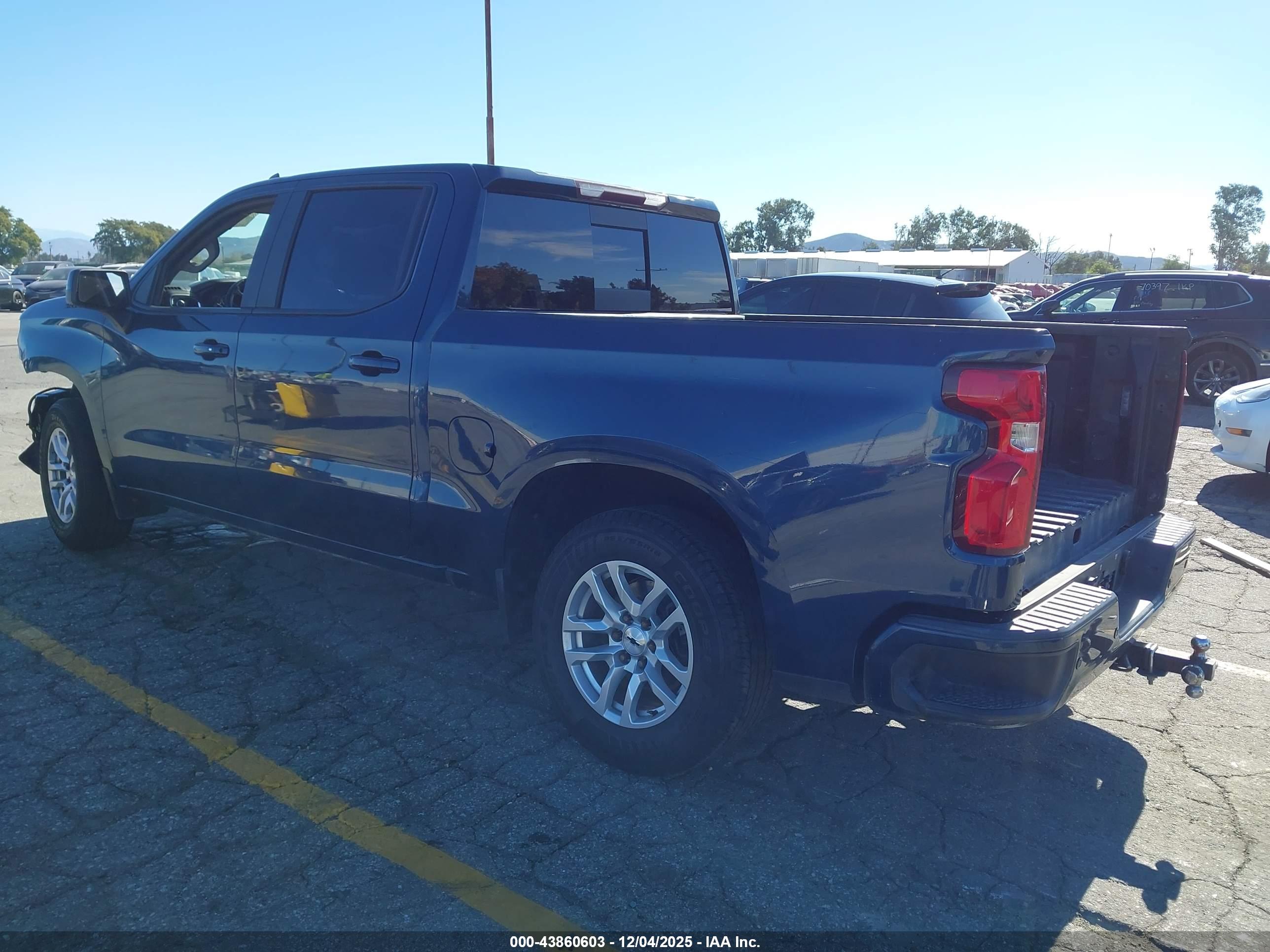 CHEVROLET SILVERADO image 3
