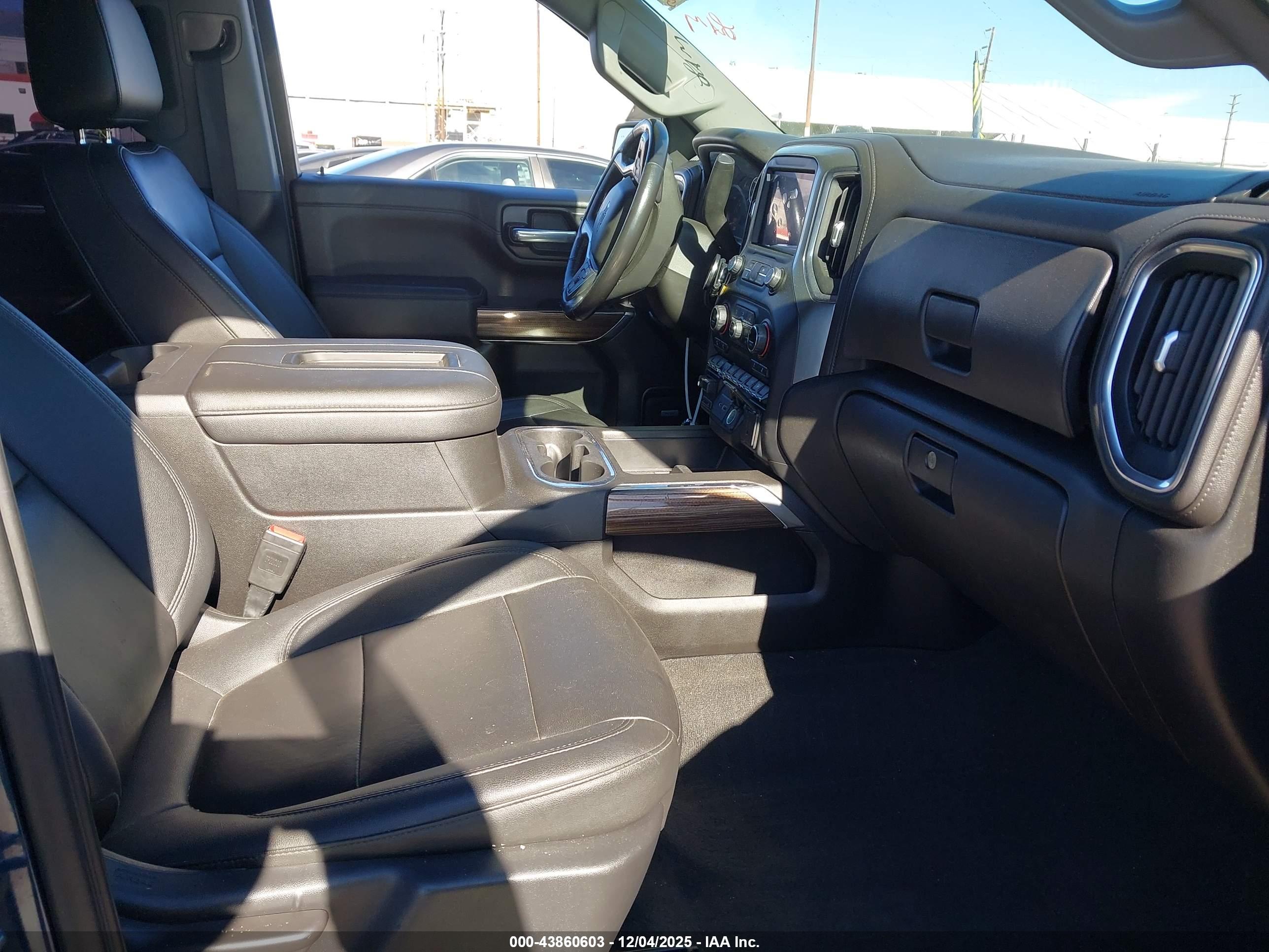 CHEVROLET SILVERADO image 5