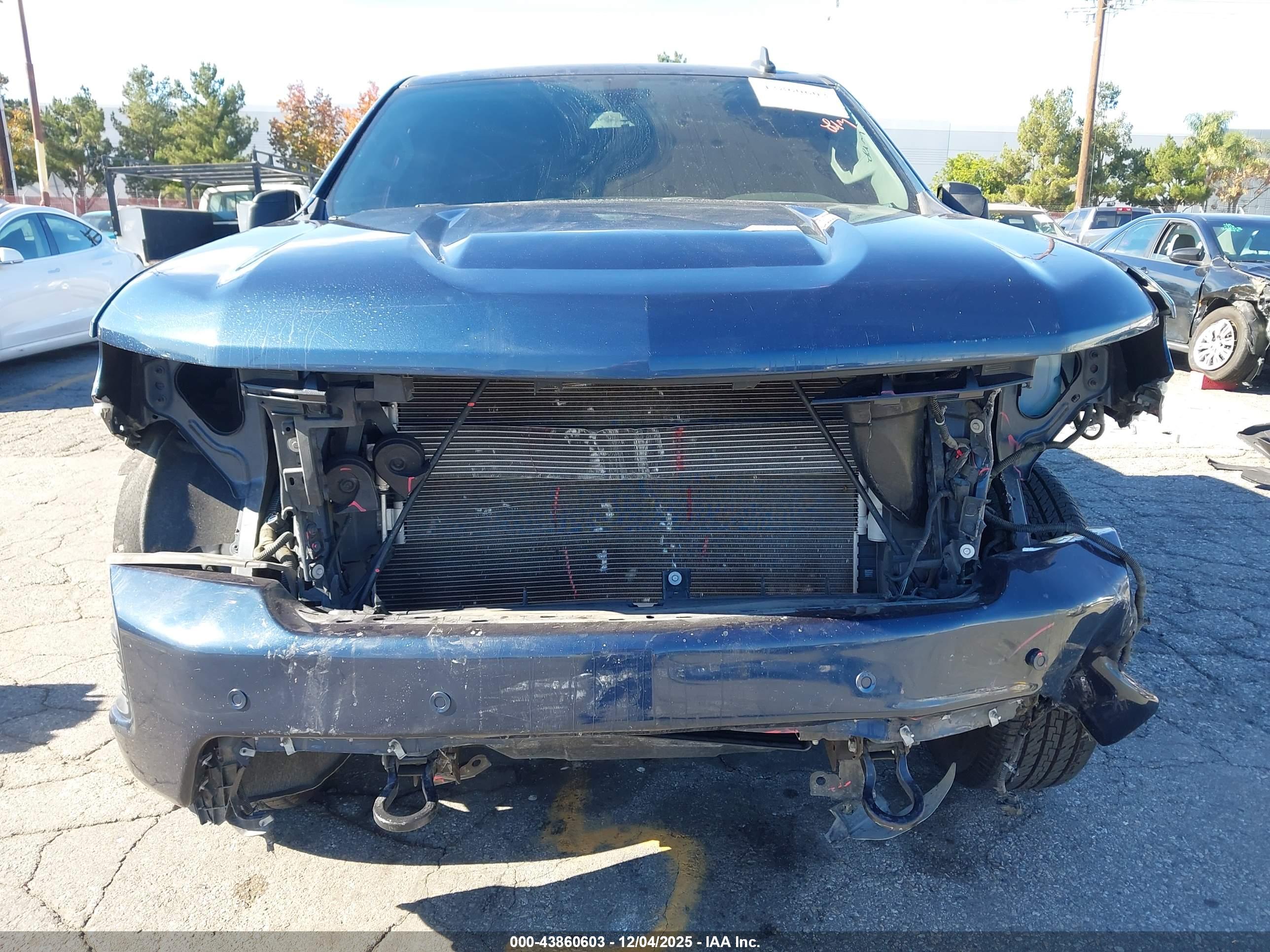 CHEVROLET SILVERADO image 6