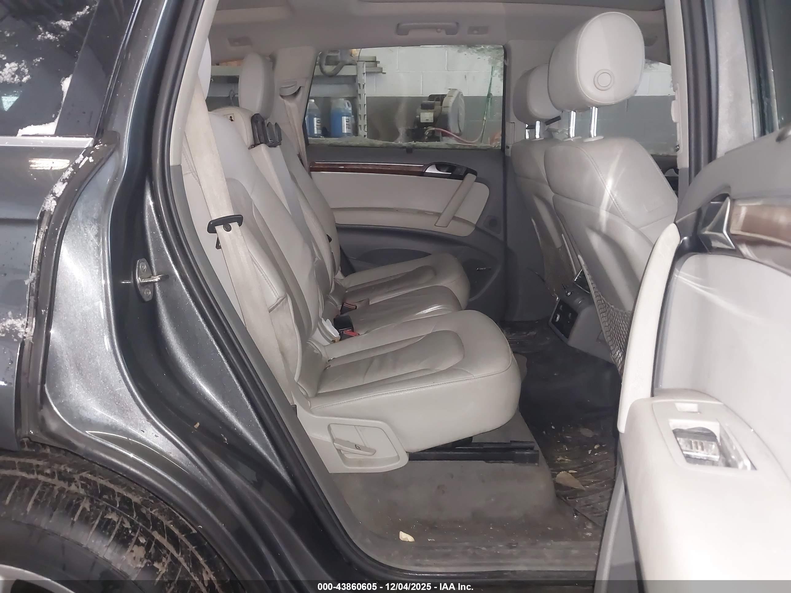 AUDI Q7 image 8