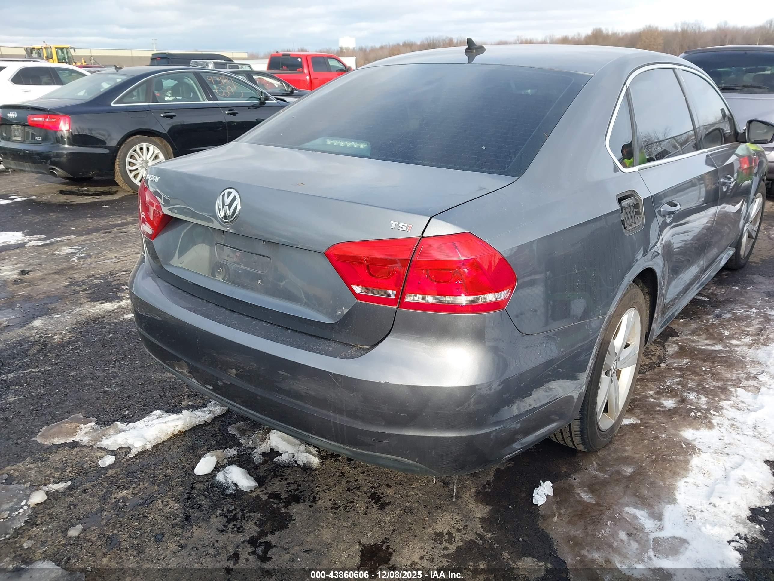 VOLKSWAGEN PASSAT image 4