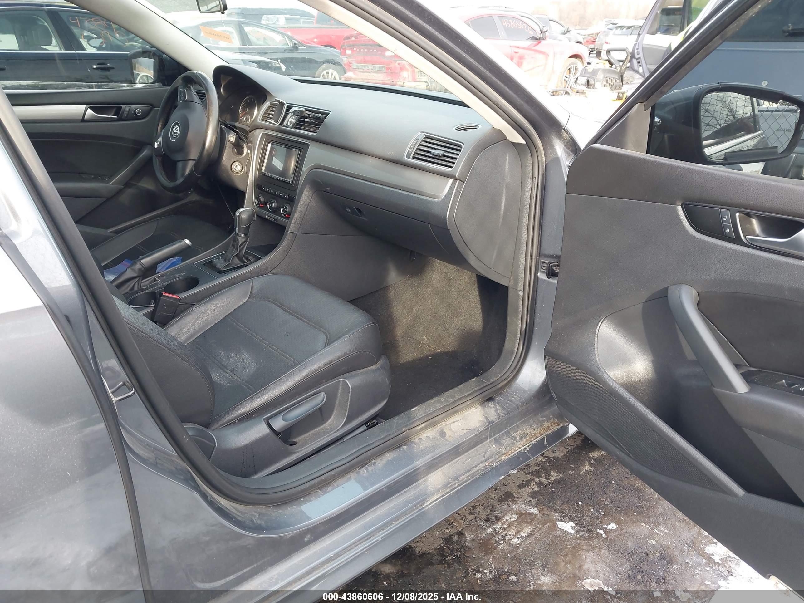 VOLKSWAGEN PASSAT image 5
