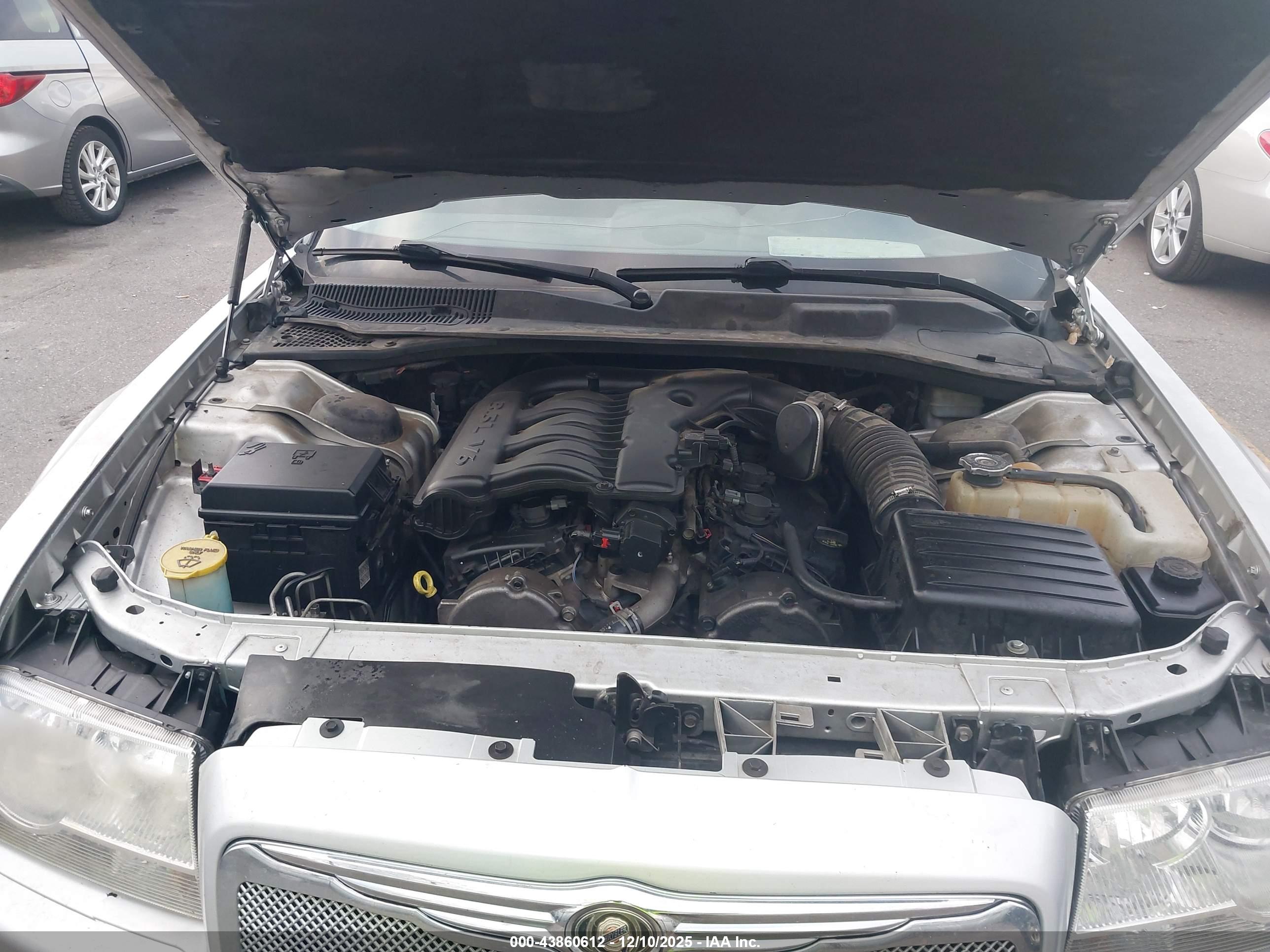 CHRYSLER 300 image 10