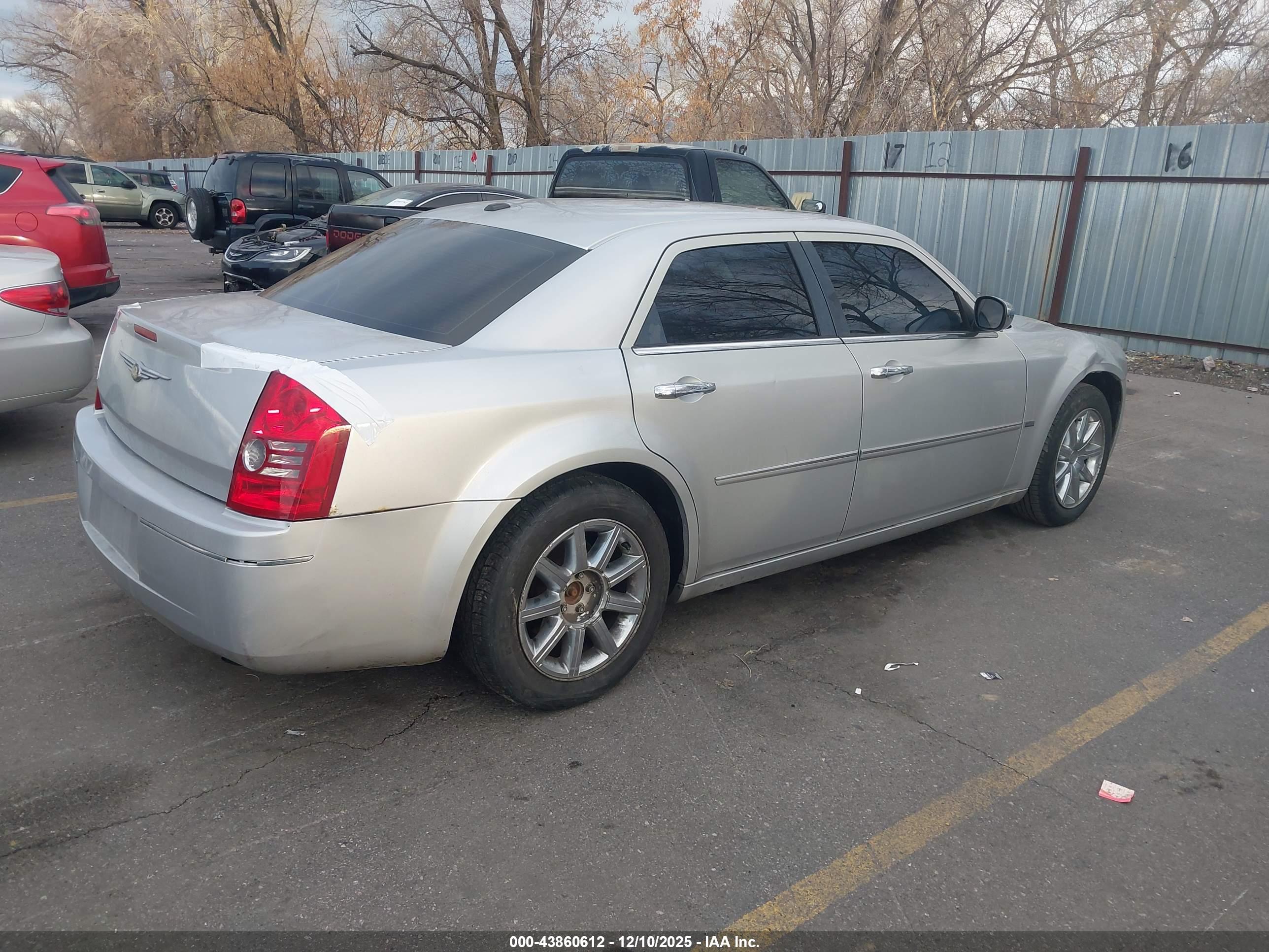 CHRYSLER 300 image 4
