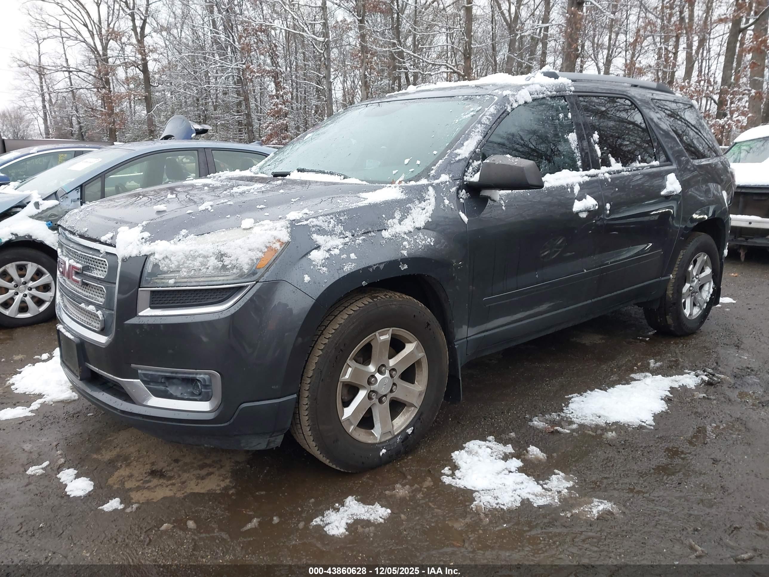 GMC ACADIA image 2