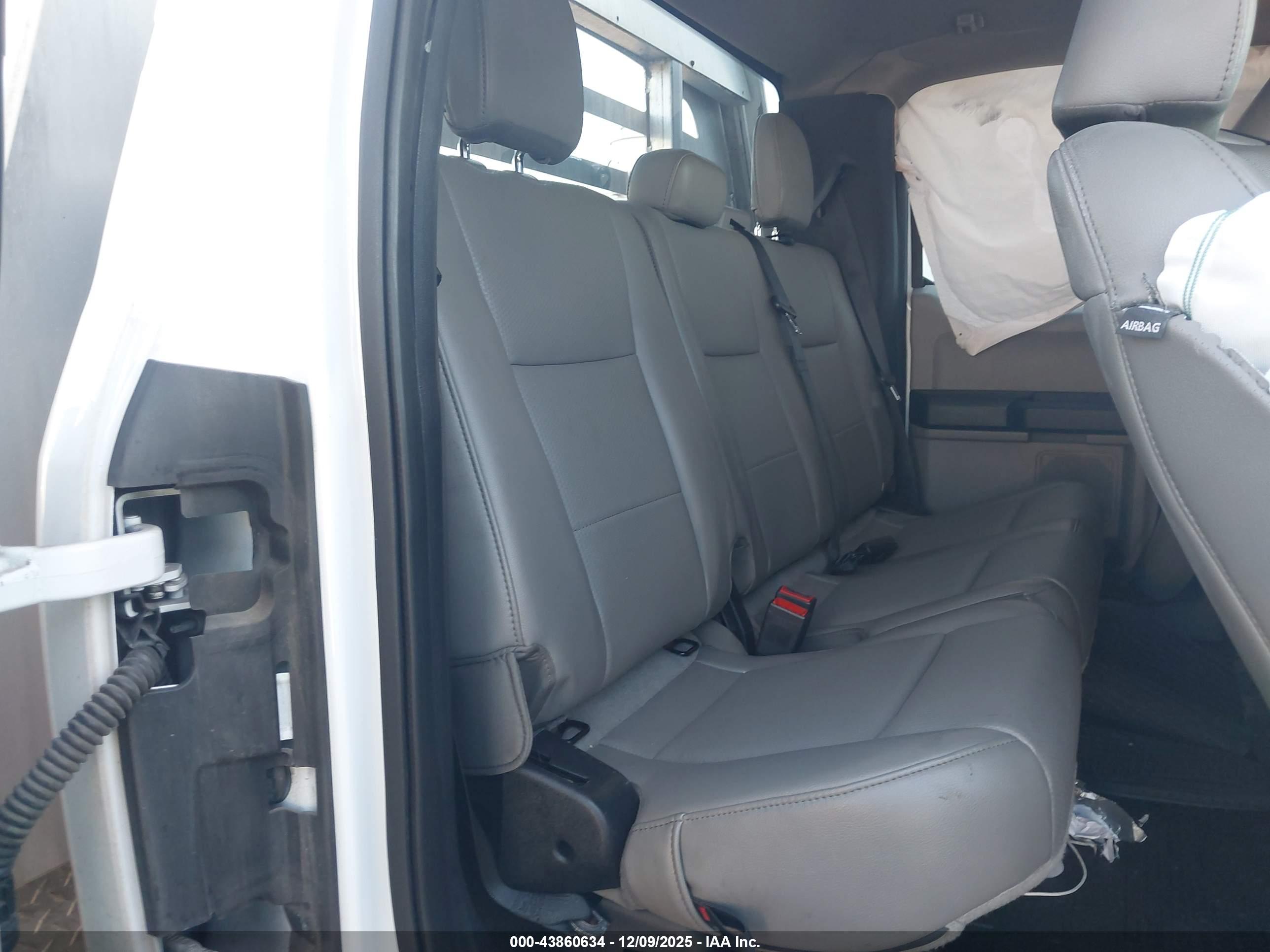 FORD F-550 image 7