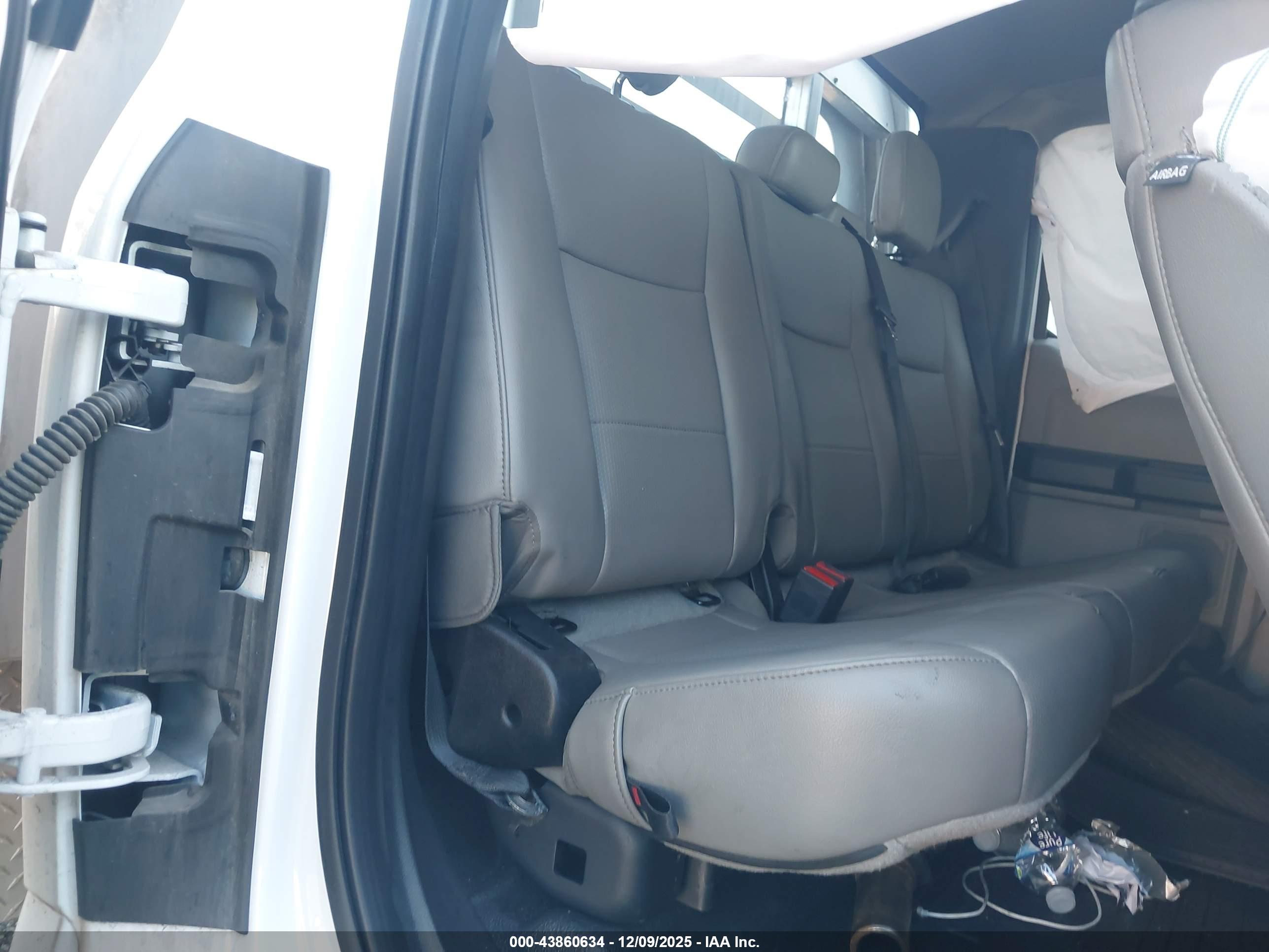 FORD F-550 image 8