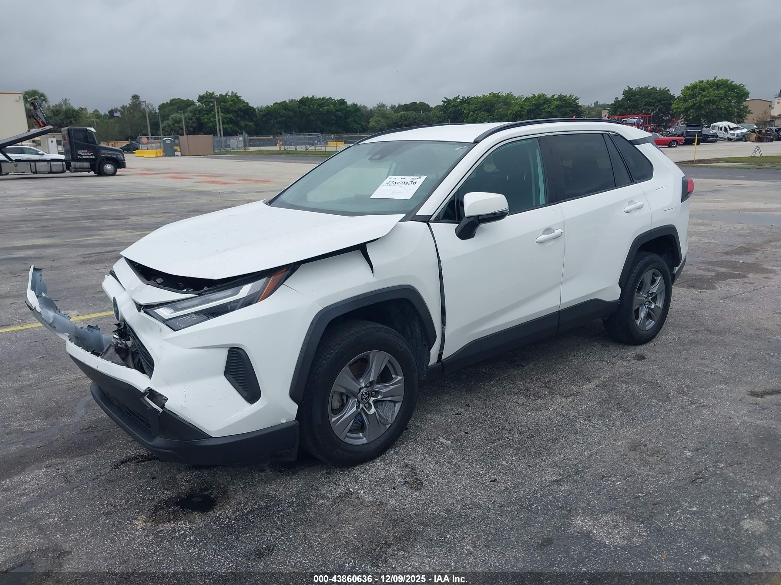 TOYOTA RAV4 image 2