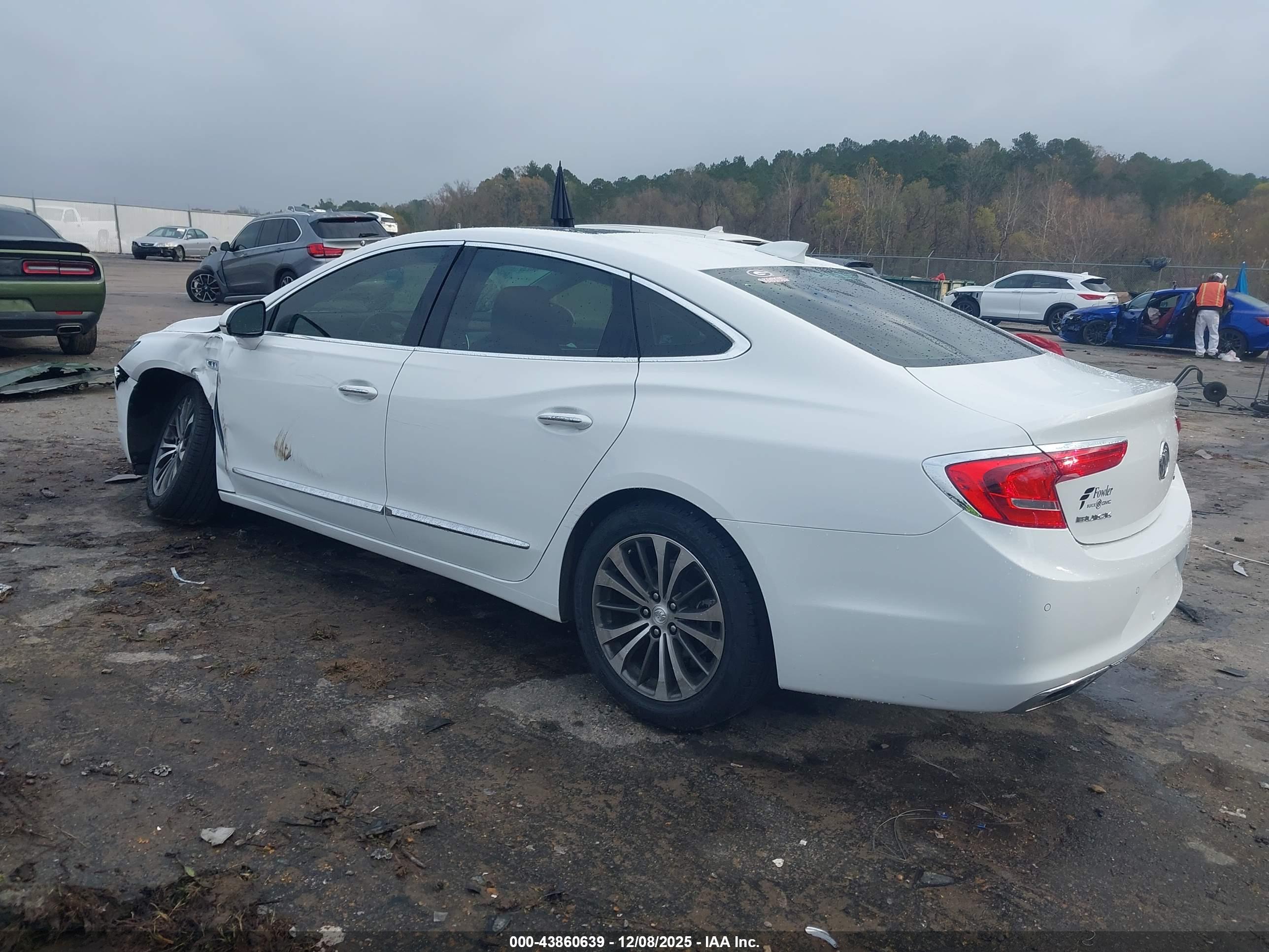 BUICK LACROSSE image 3