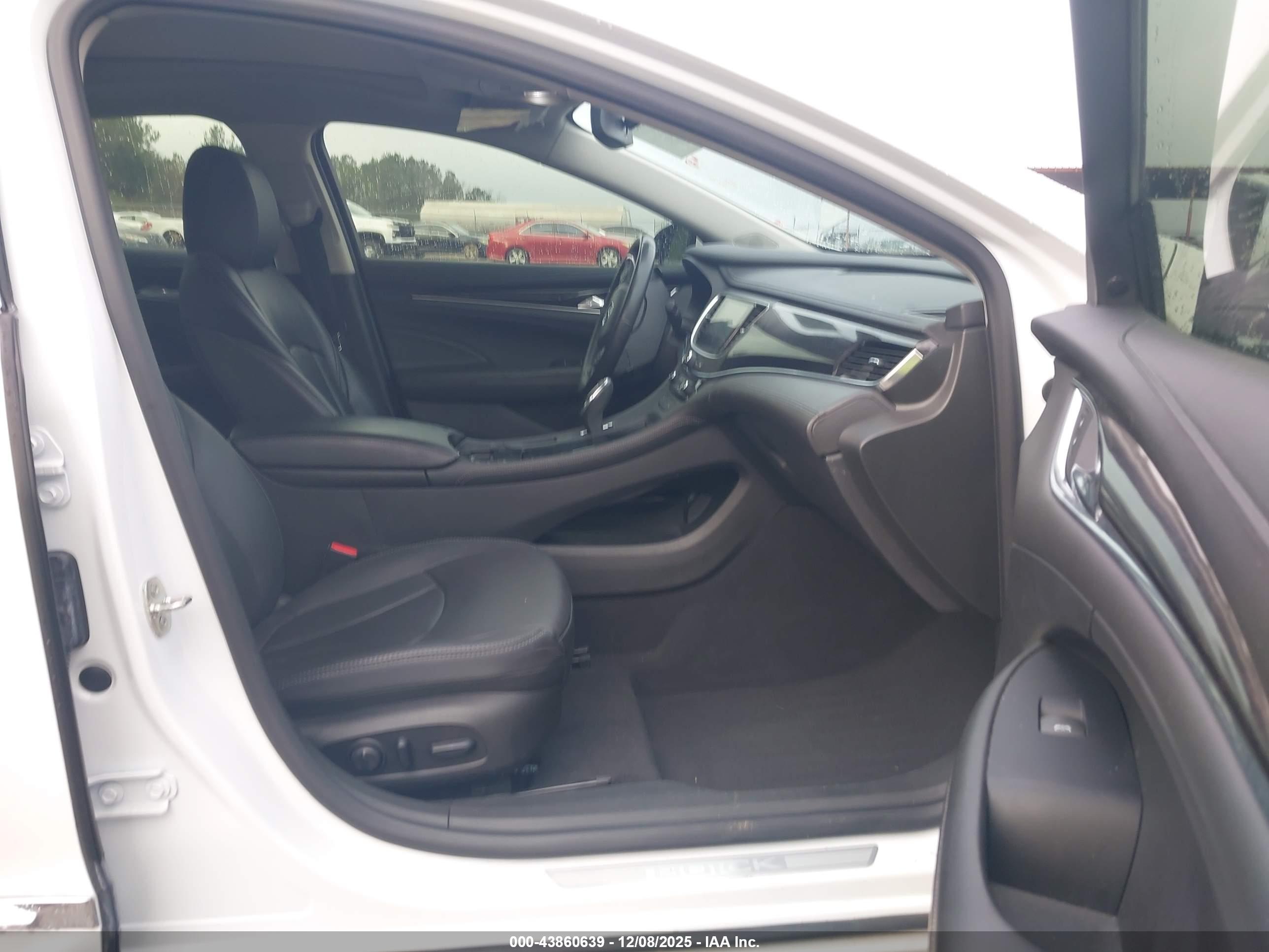 BUICK LACROSSE image 5