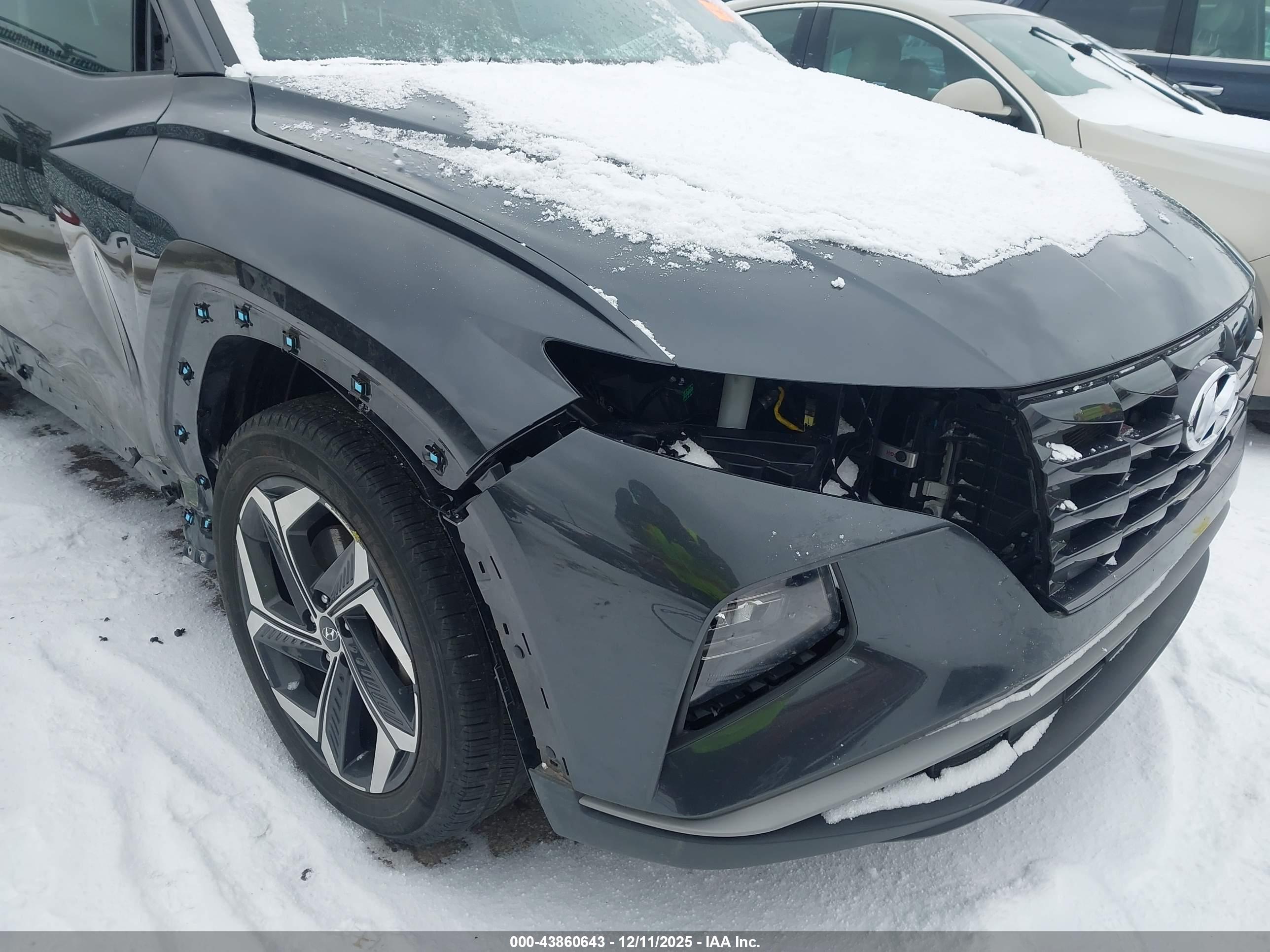 HYUNDAI TUCSON image 6